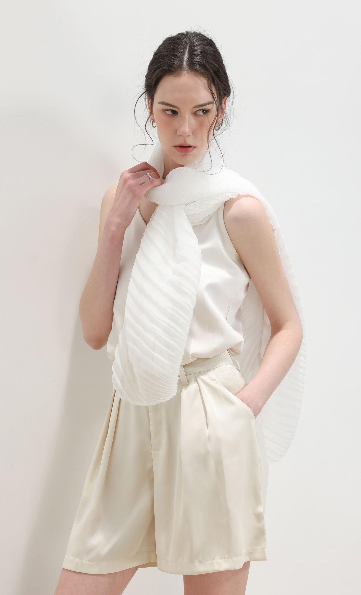 Pleated cape scarf_white