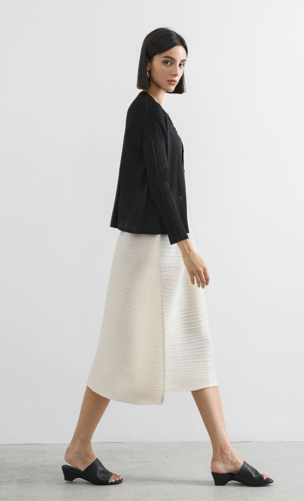 horiz pleated midi skirt_ivory