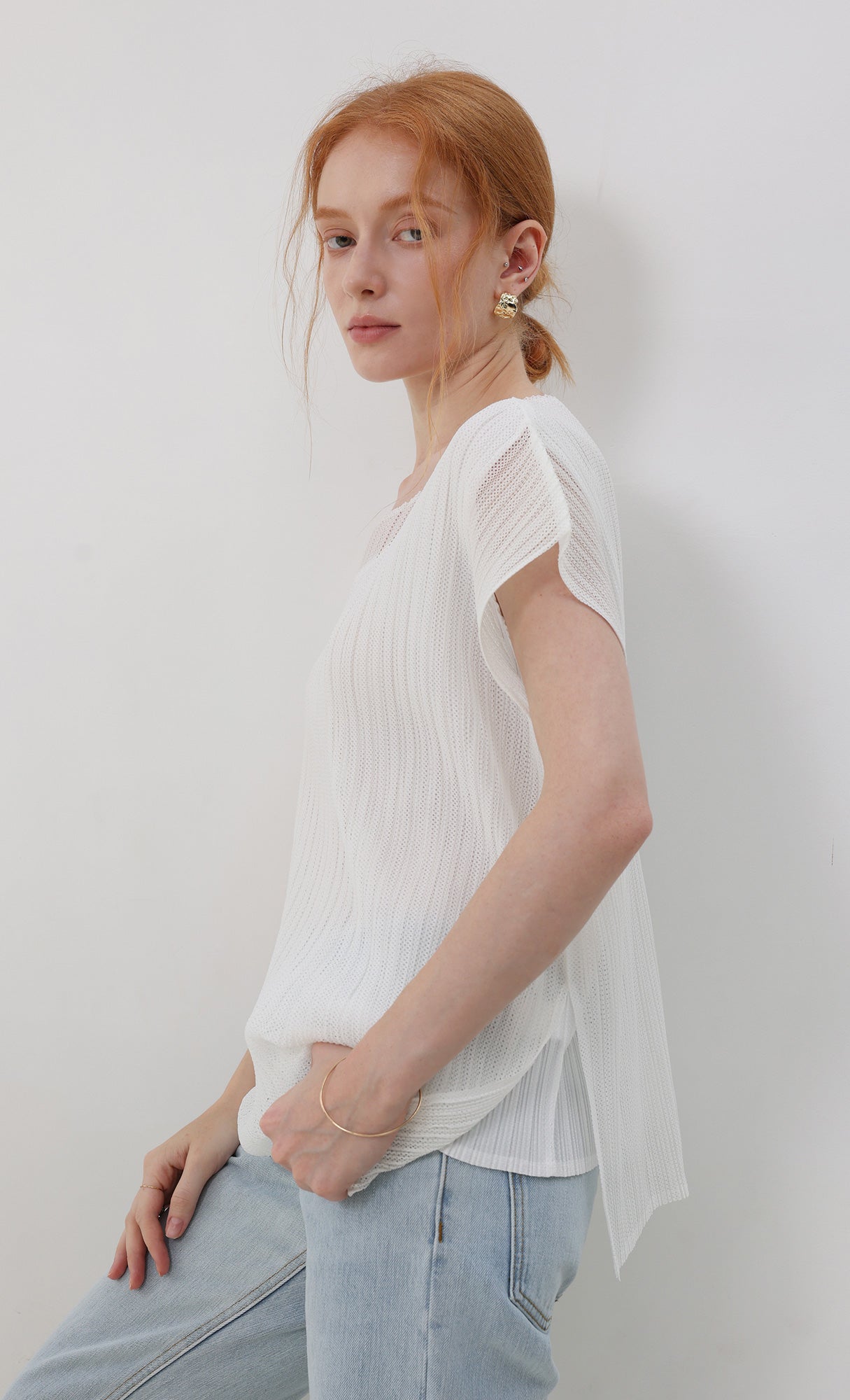Airy pleated sleeveless top_ivory