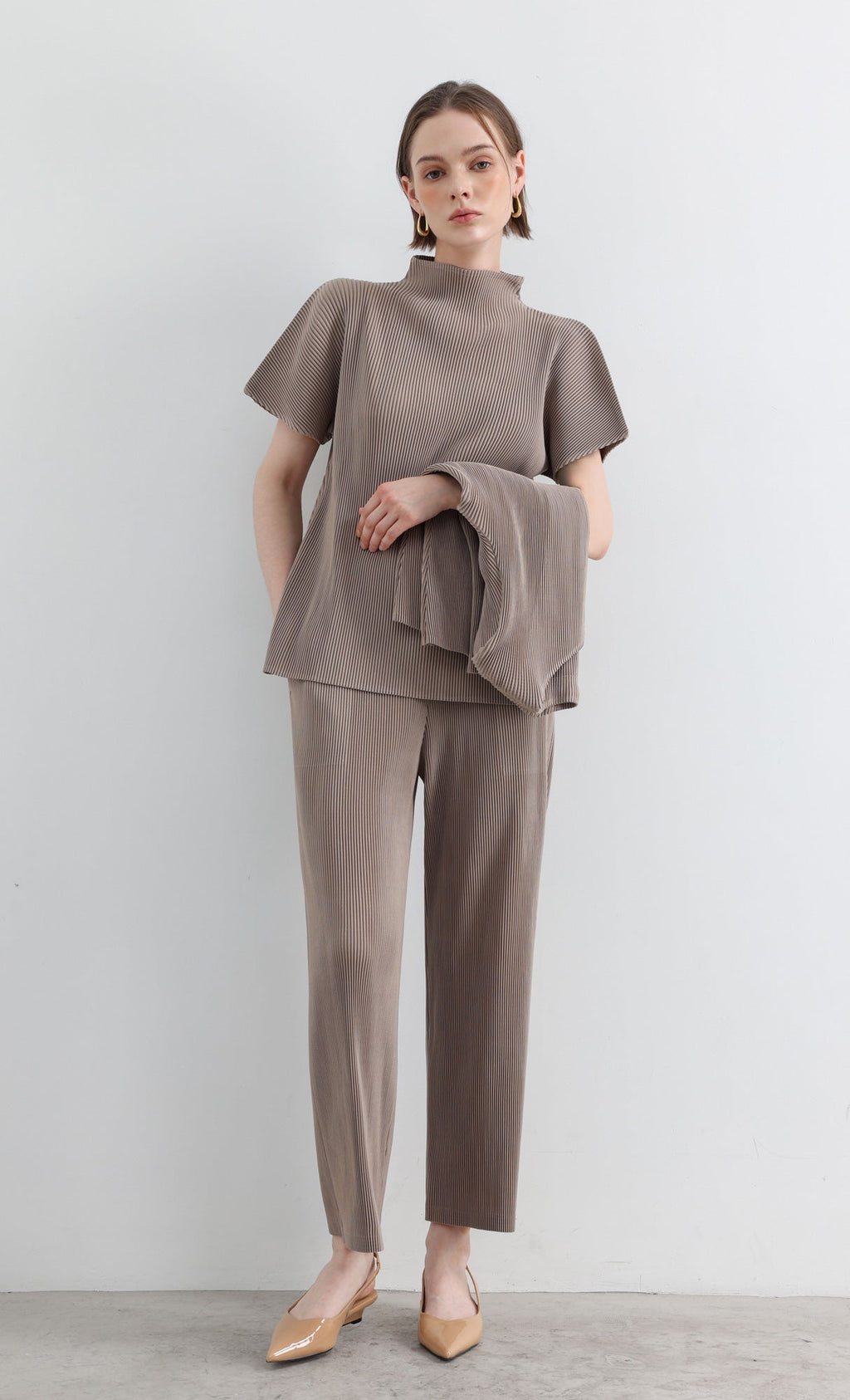 Essential Pleated Half-Neck Top_Beige