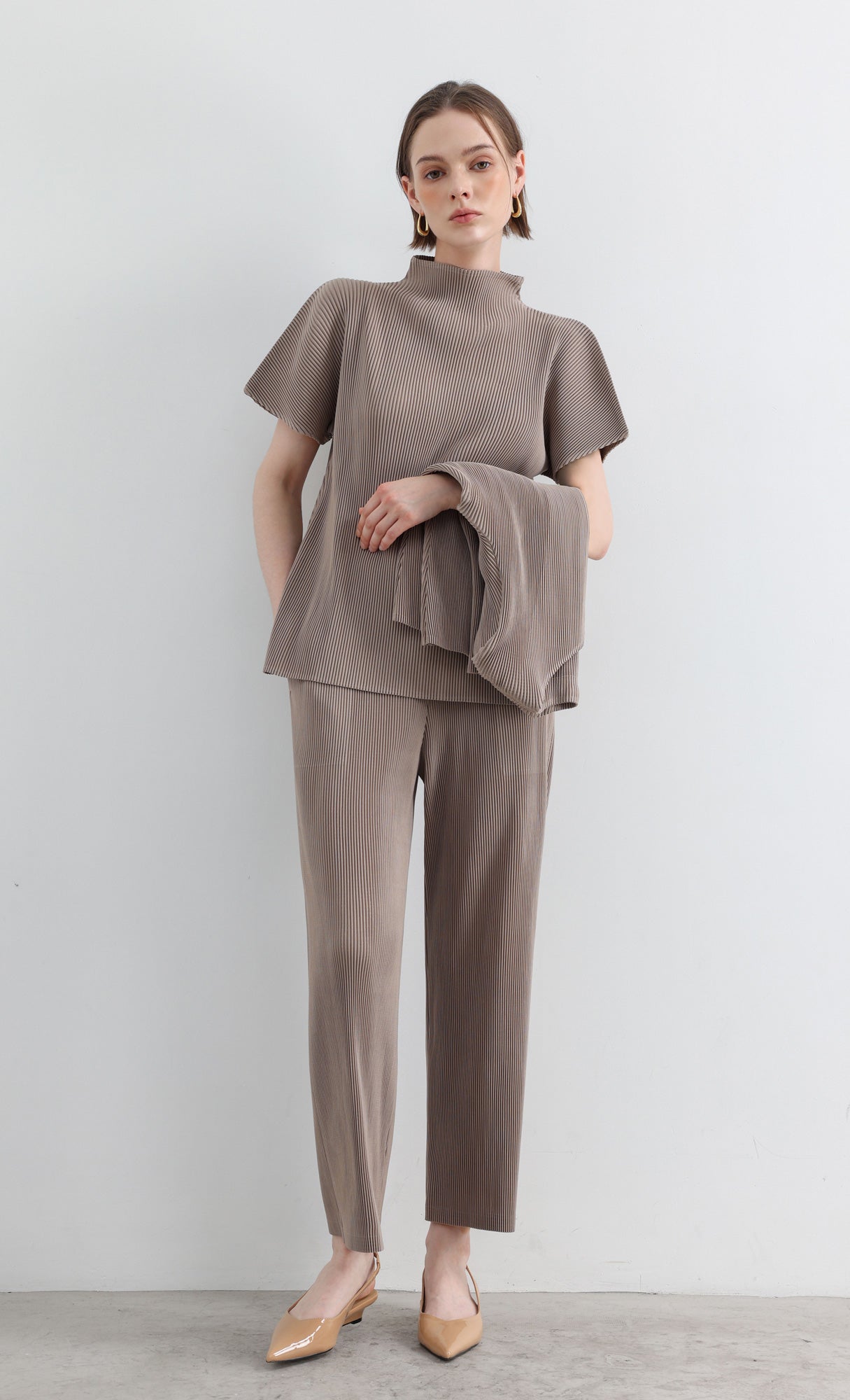 Essential Pleated Half-Neck Top_Beige