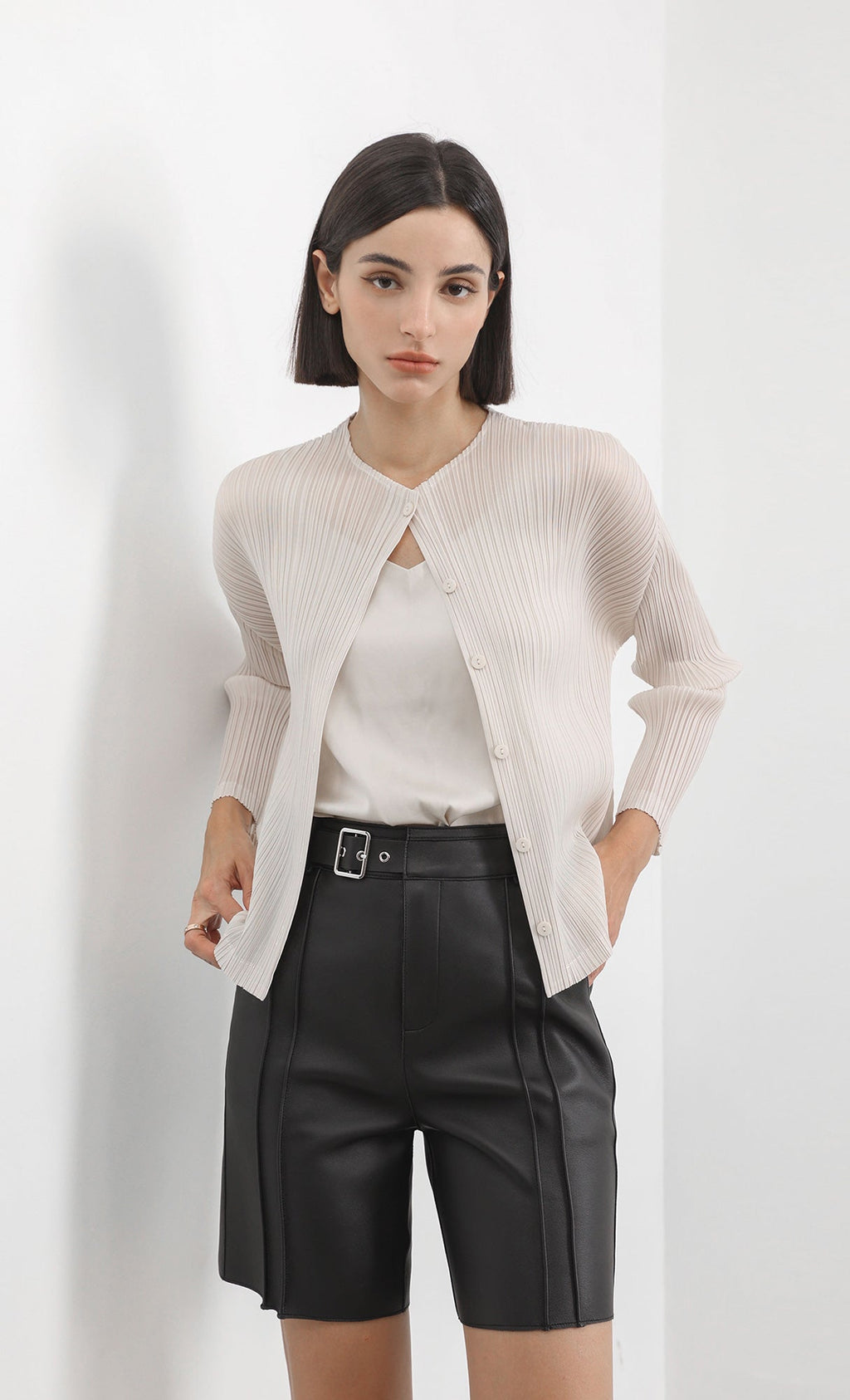 button basic pleated cardigan_beige