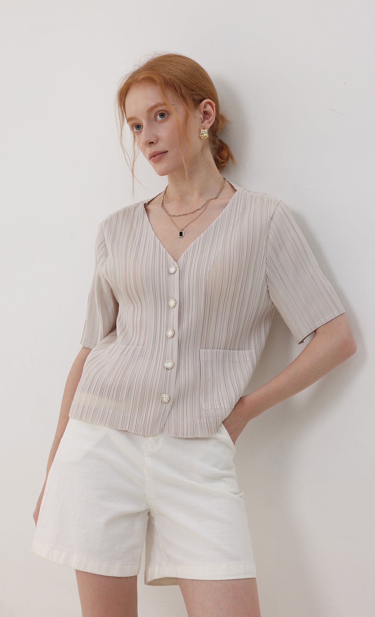 Button pleated short-sleeve top_lightbeige