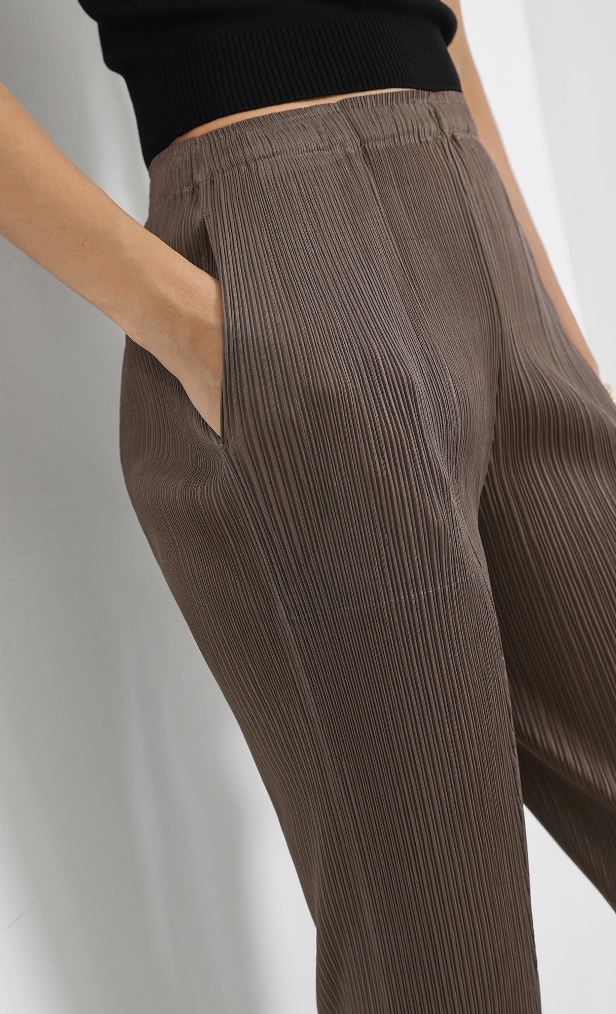 narrow pleated slit pants_brown