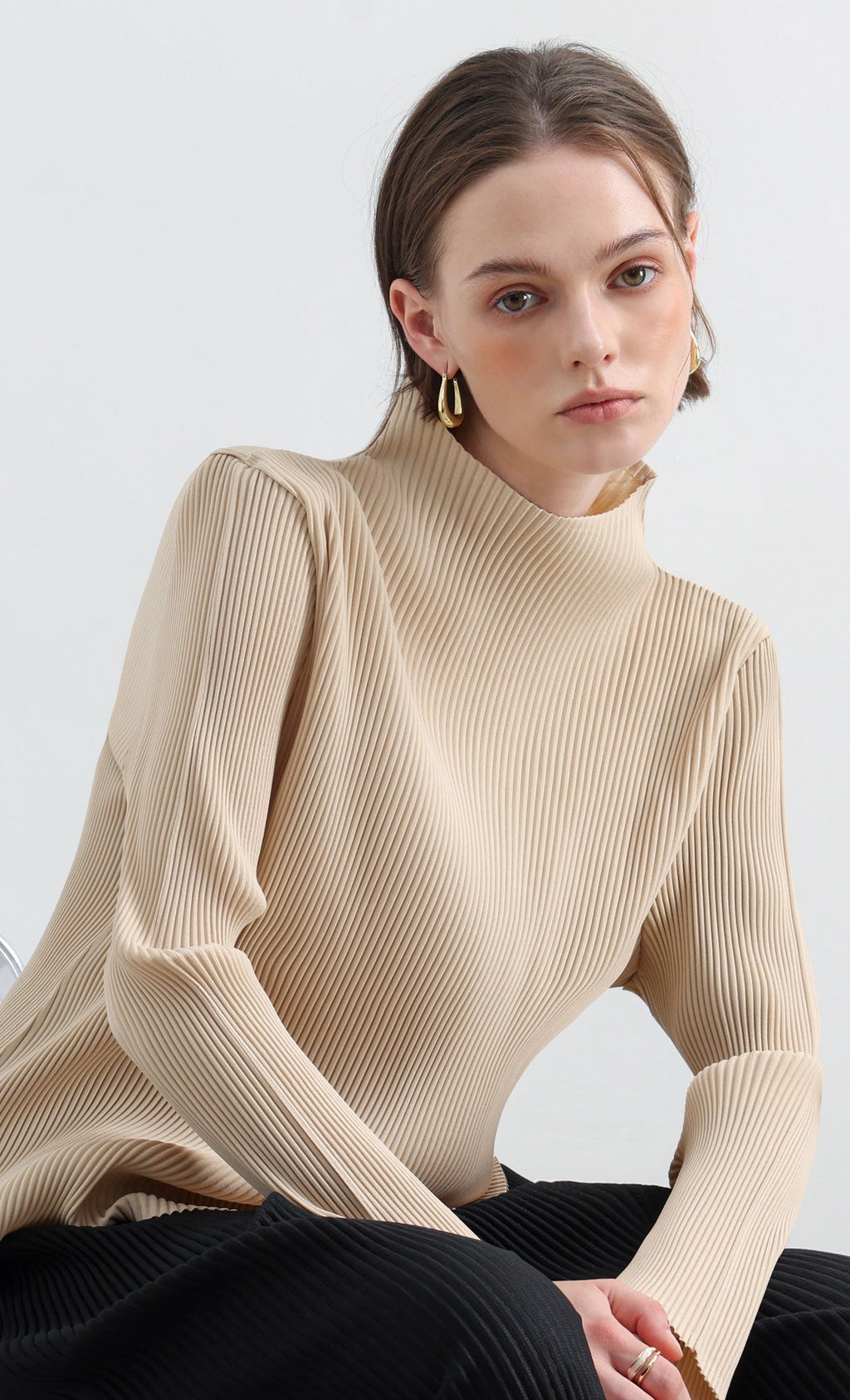 Essential Relaxed Pleated Half-Neck Top_Beige