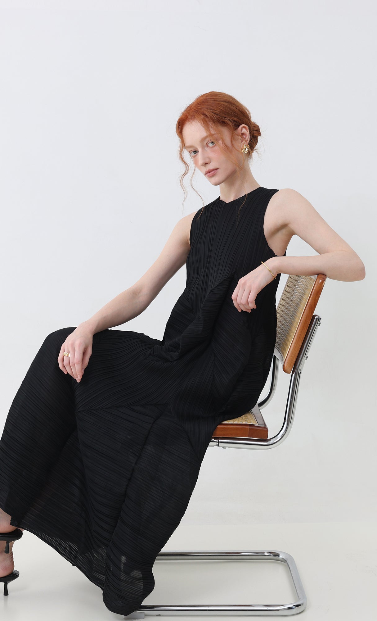 Allu volume sleeveless pleated dress_black