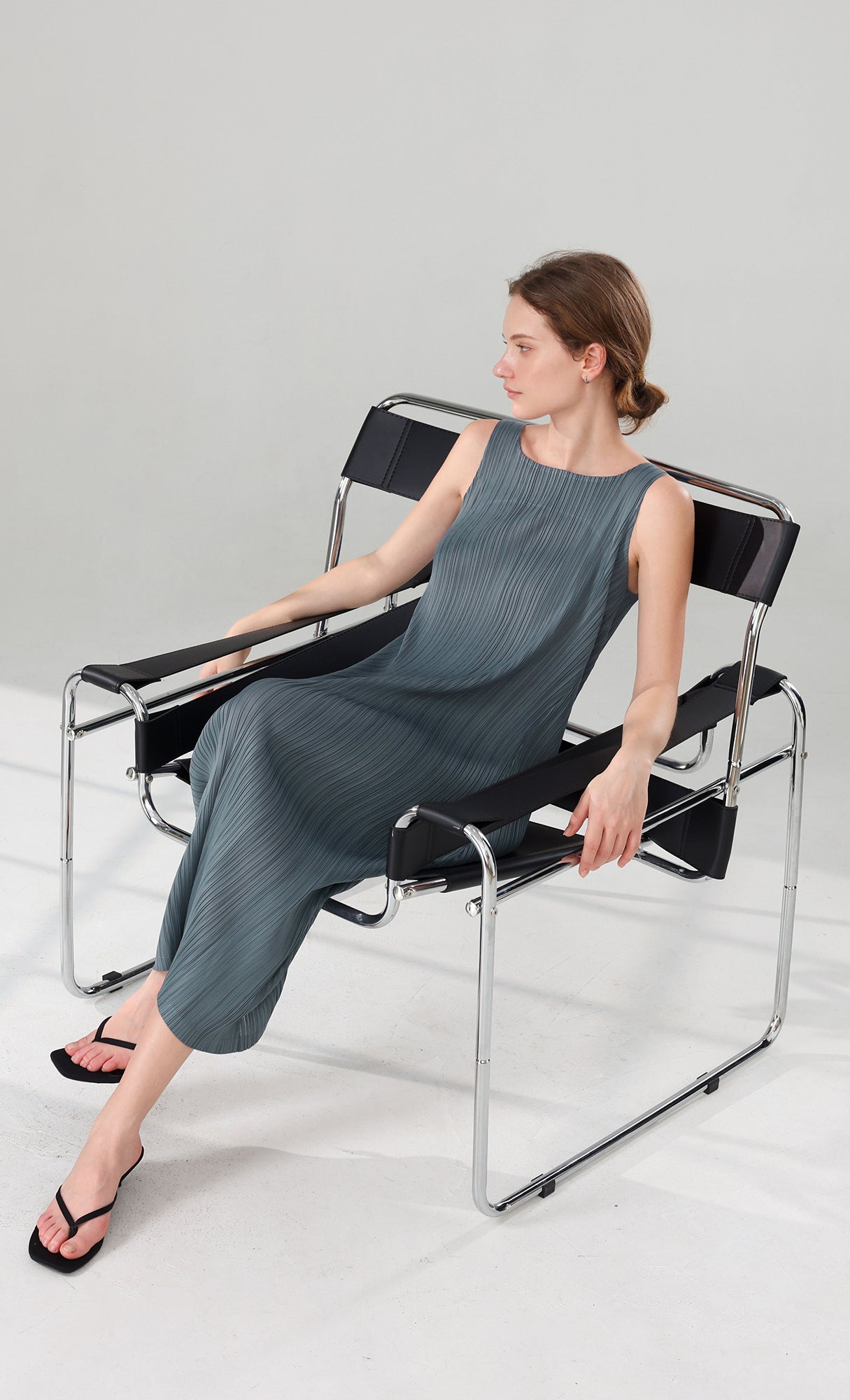 Tois Sleeveless Pleated Dress_charcoal