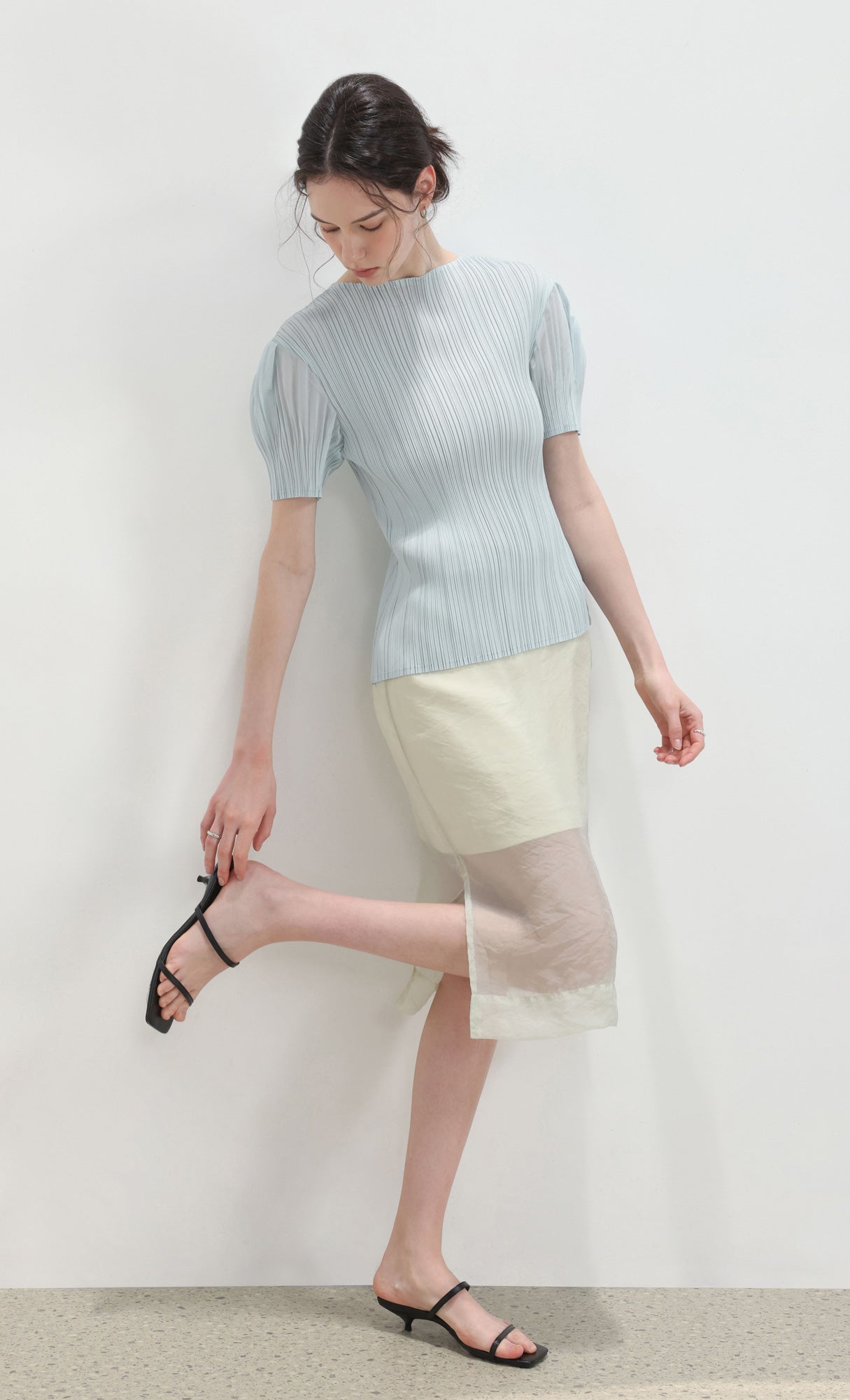 Mellow half-sleeve pleated top_Skyblue