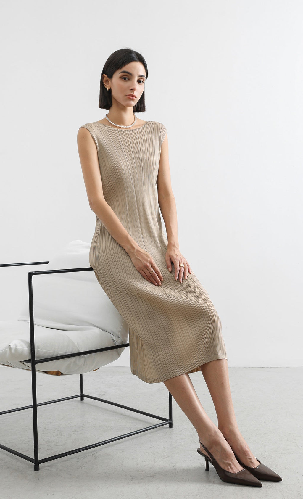 modi pleated sleeveless dress_beige