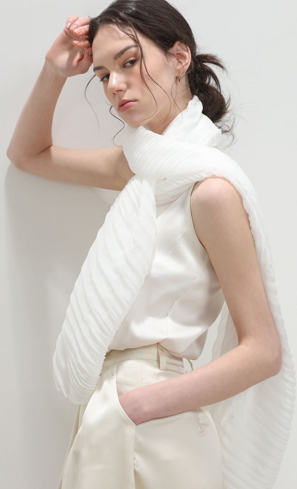 Pleated cape scarf_white