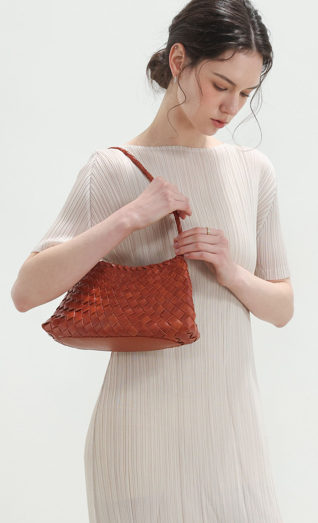 Nesia weaving shouler bag_camel