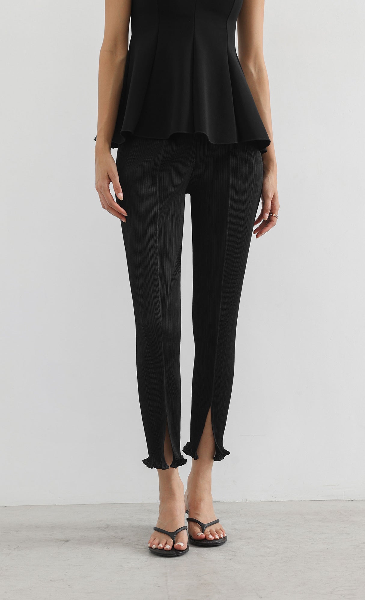 narrow pleated slit pants_black