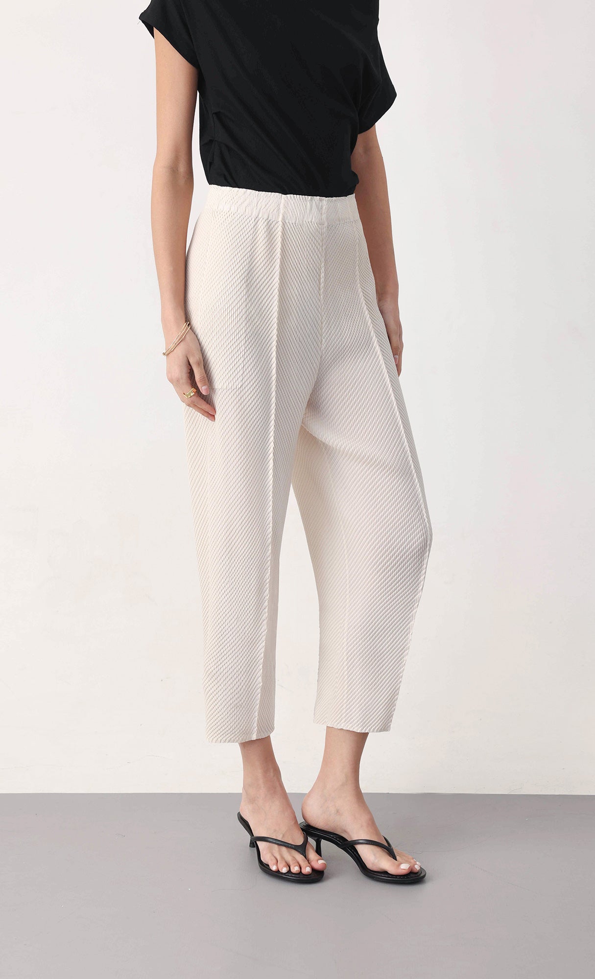 Circular pleated pants_beige