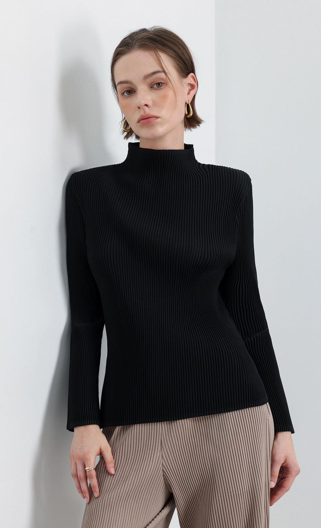 Essential Relaxed Pleated Half-Neck Top_Black