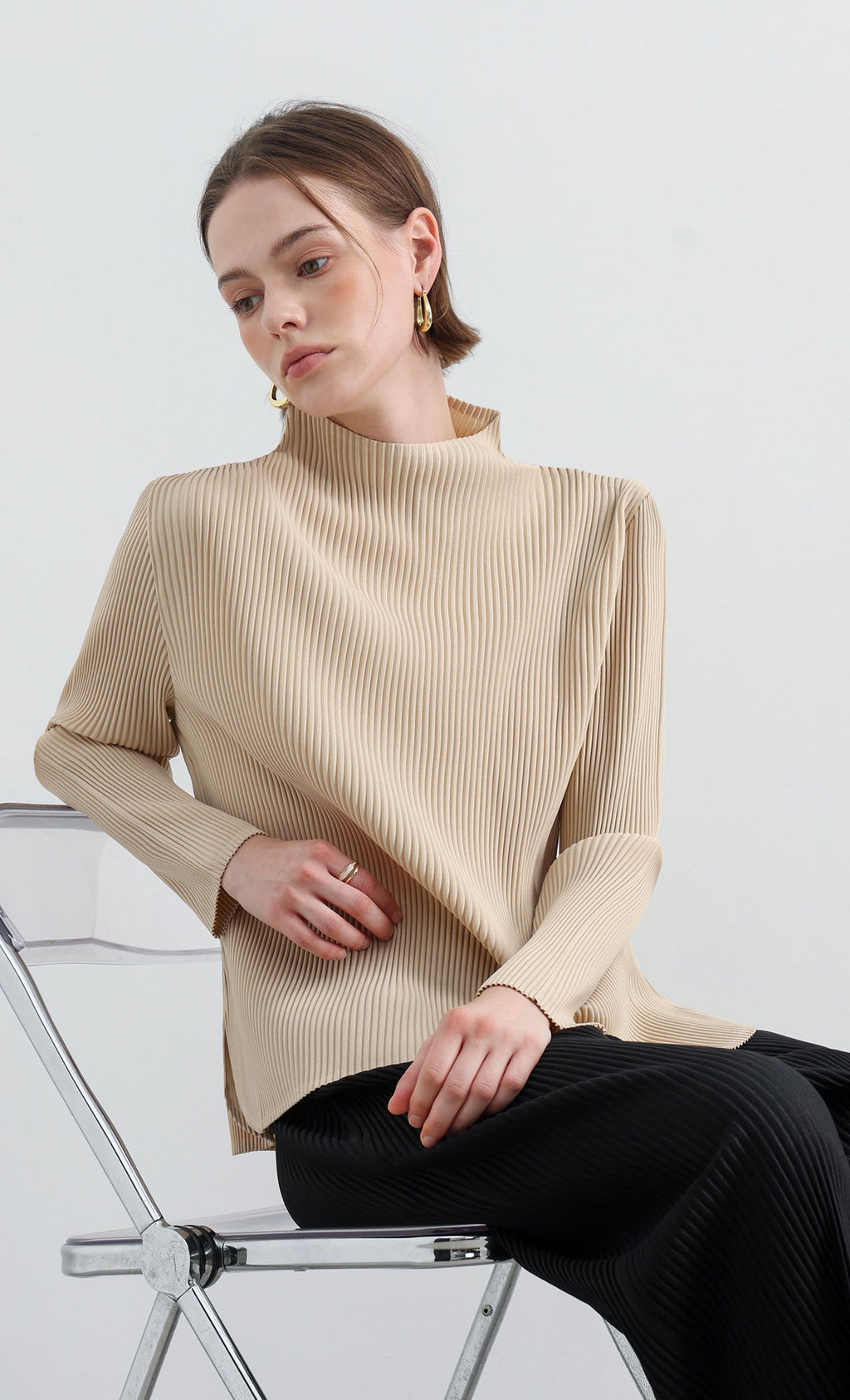 Essential Relaxed Pleated Half-Neck Top_Beige