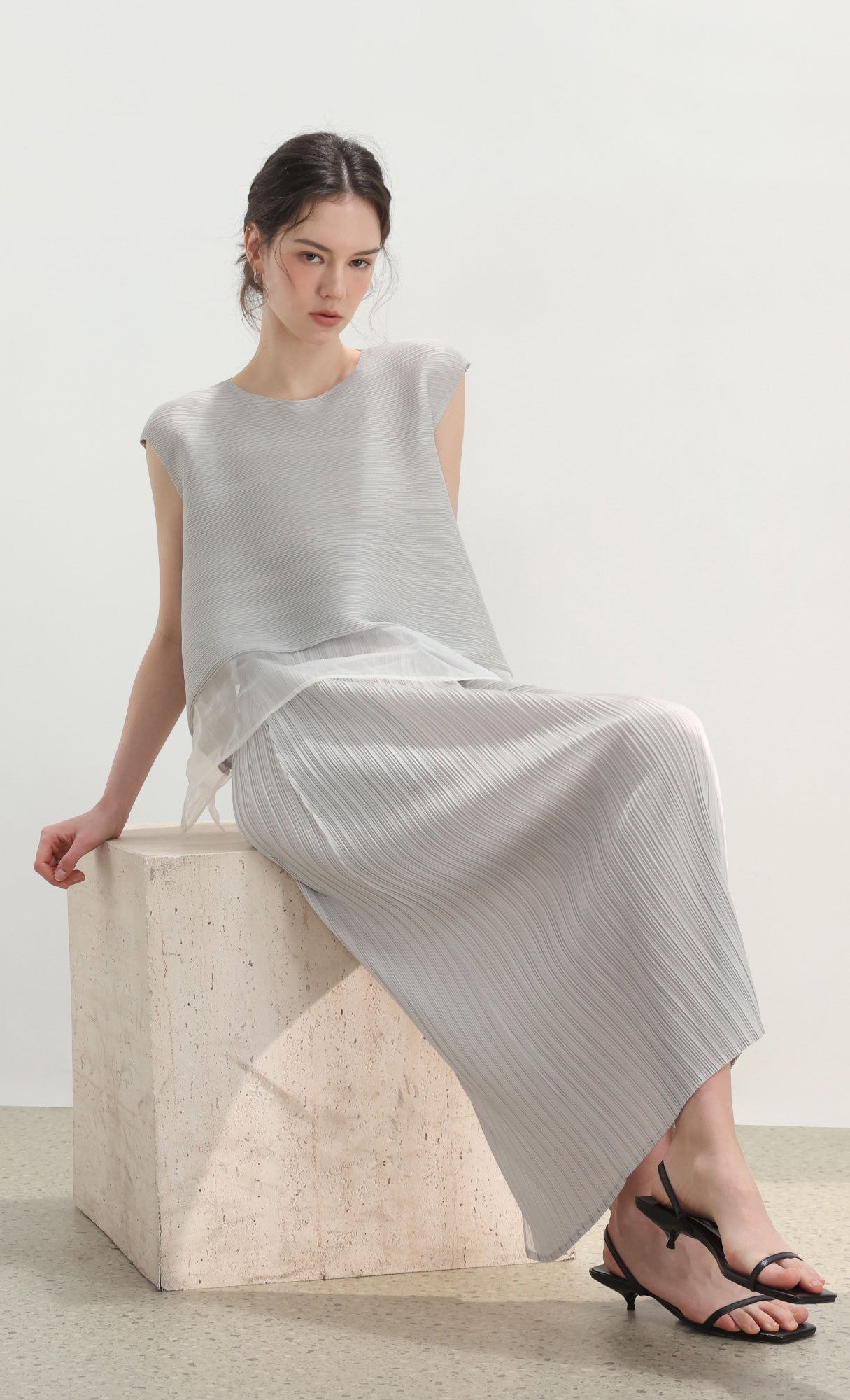 Dren sleeveless pleated top_light-grey