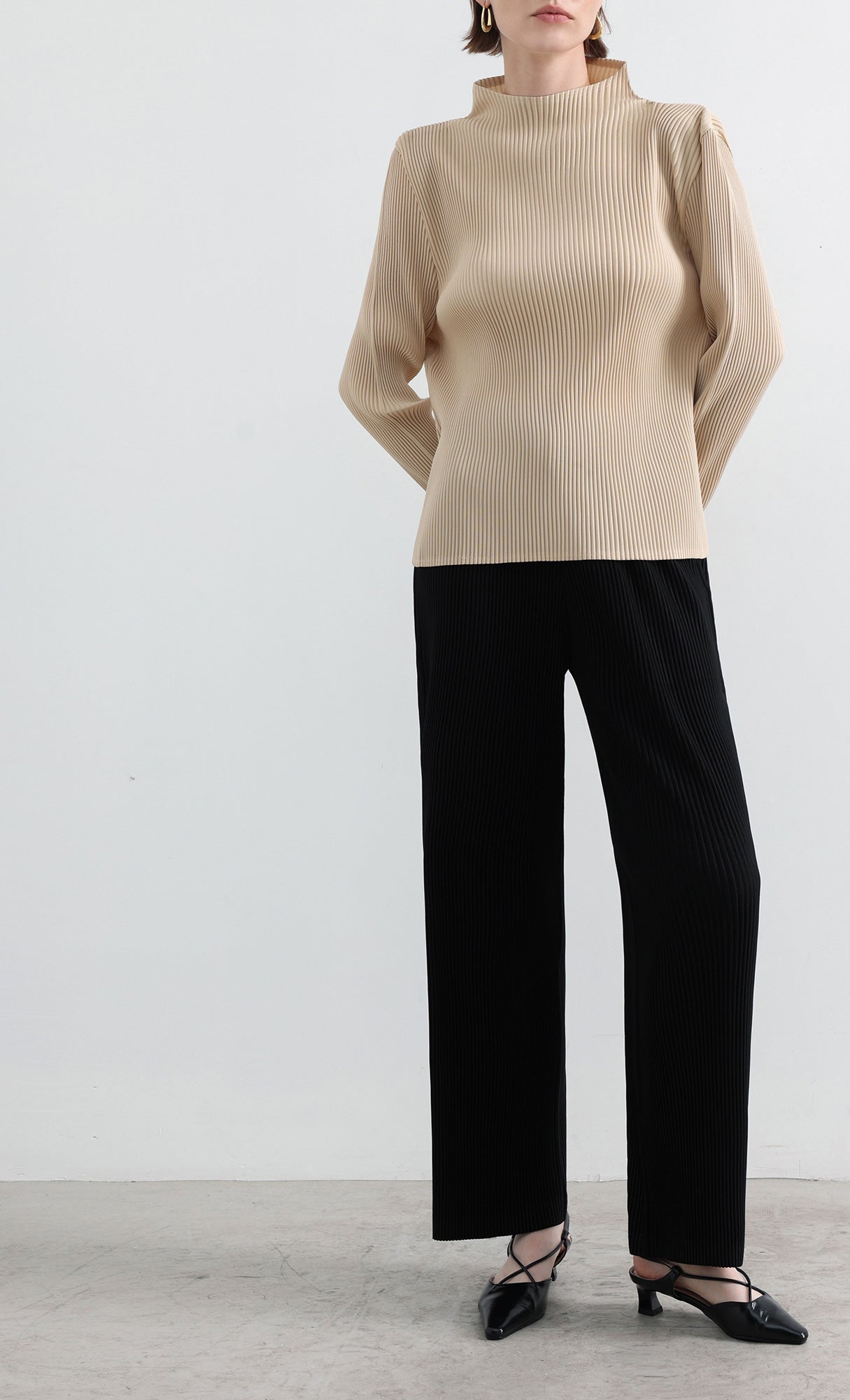 Essential Relaxed Pleated Half-Neck Top_Beige