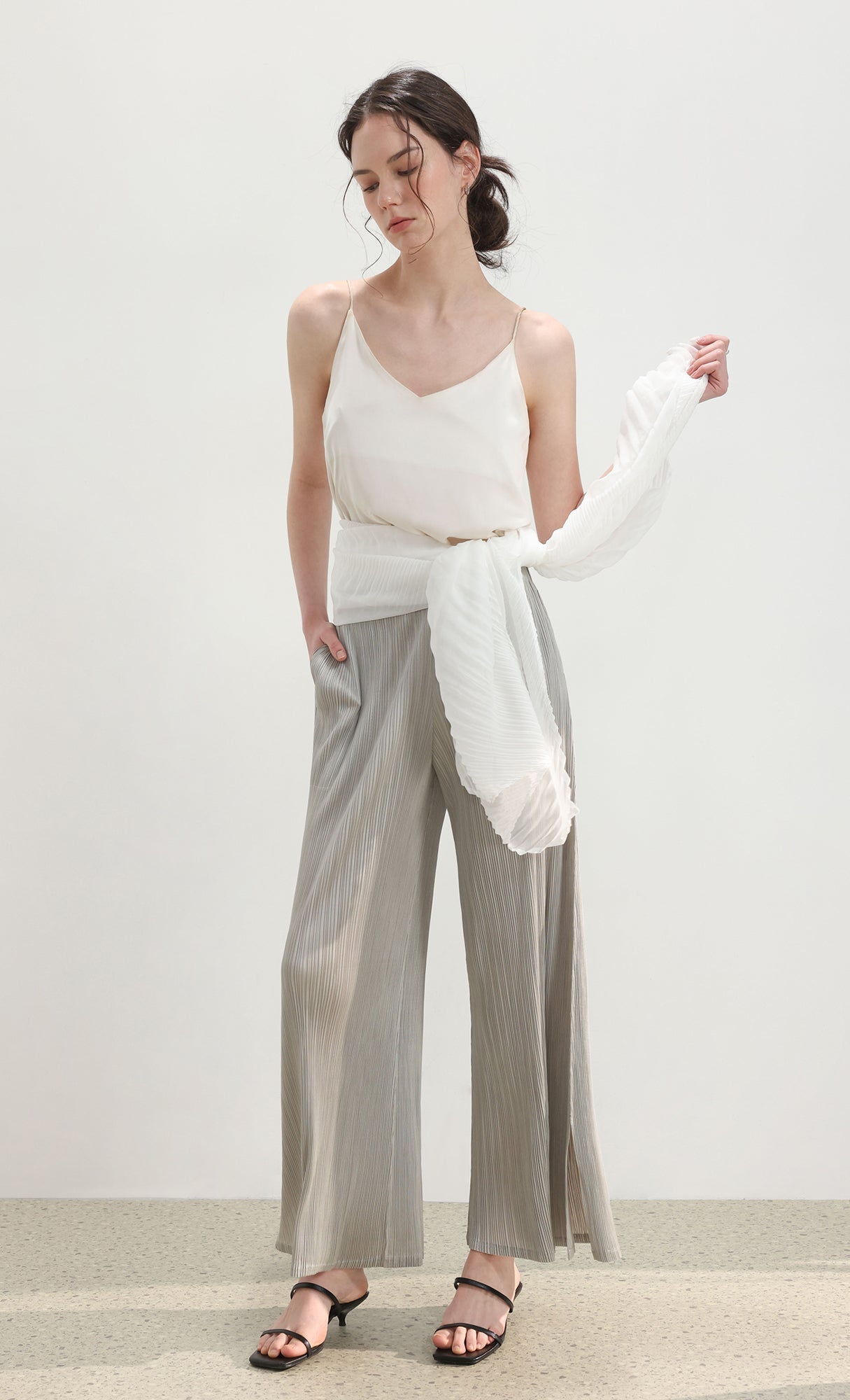 Zina pleated pants_light-grey