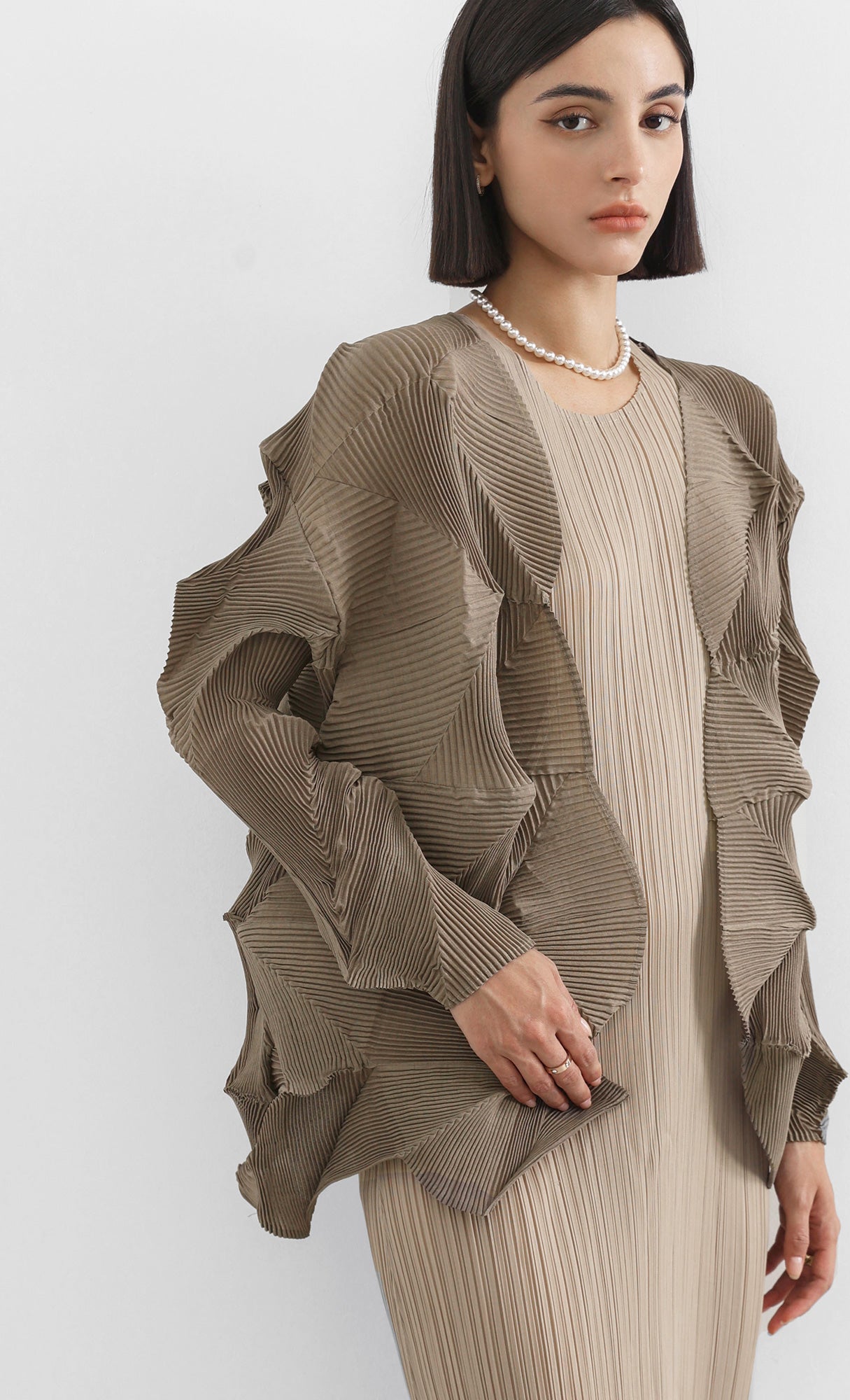 modi pleated sleeveless dress_beige