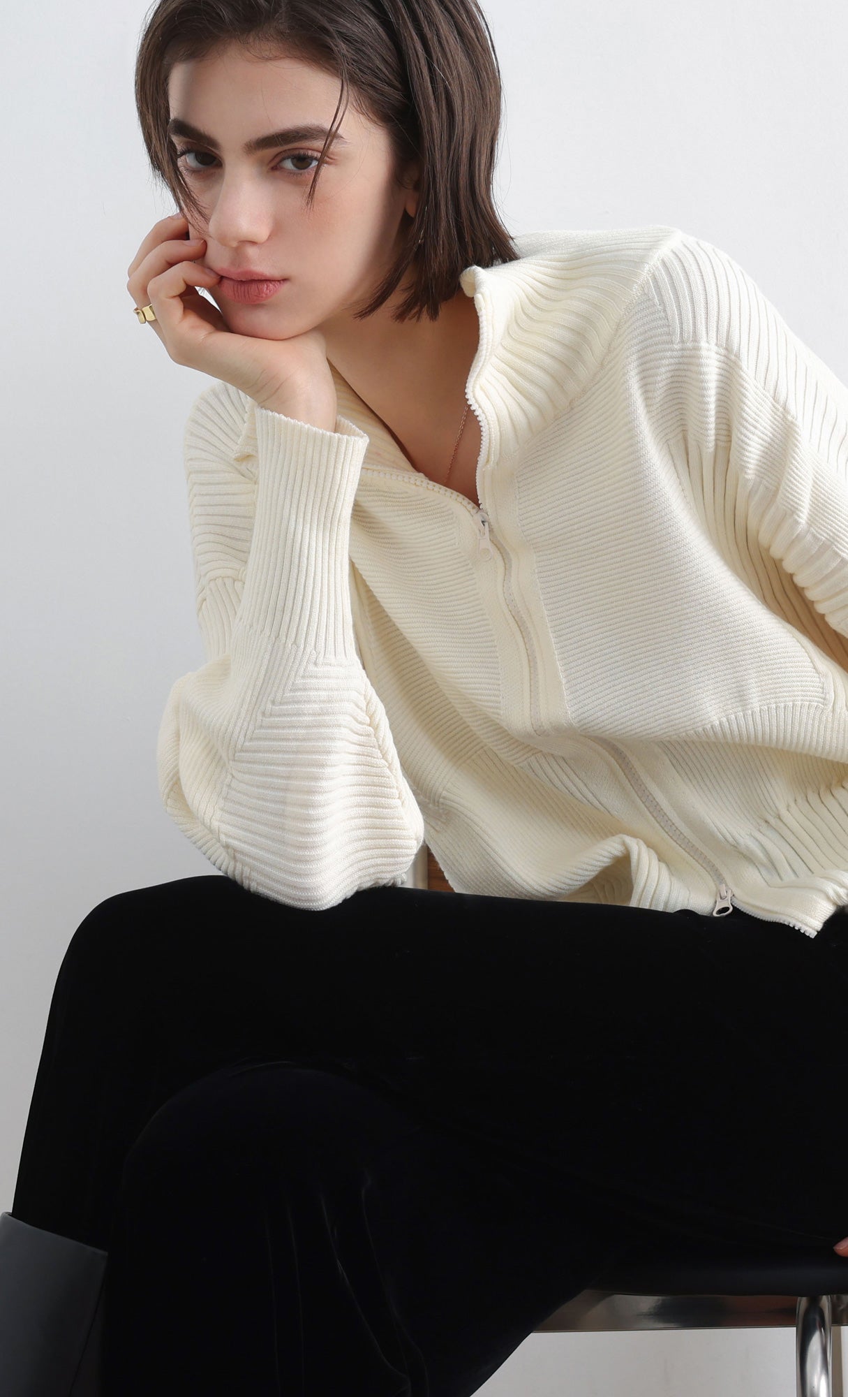 High Neck Knitted Pleated Zip-Up Cardigan_Ivory
