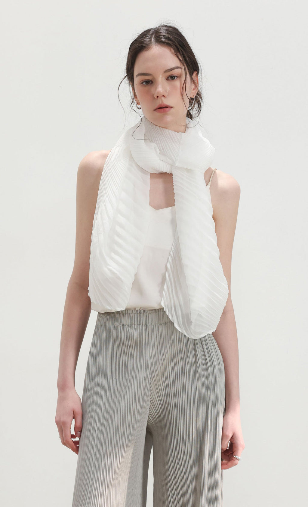 Pleated cape scarf_white