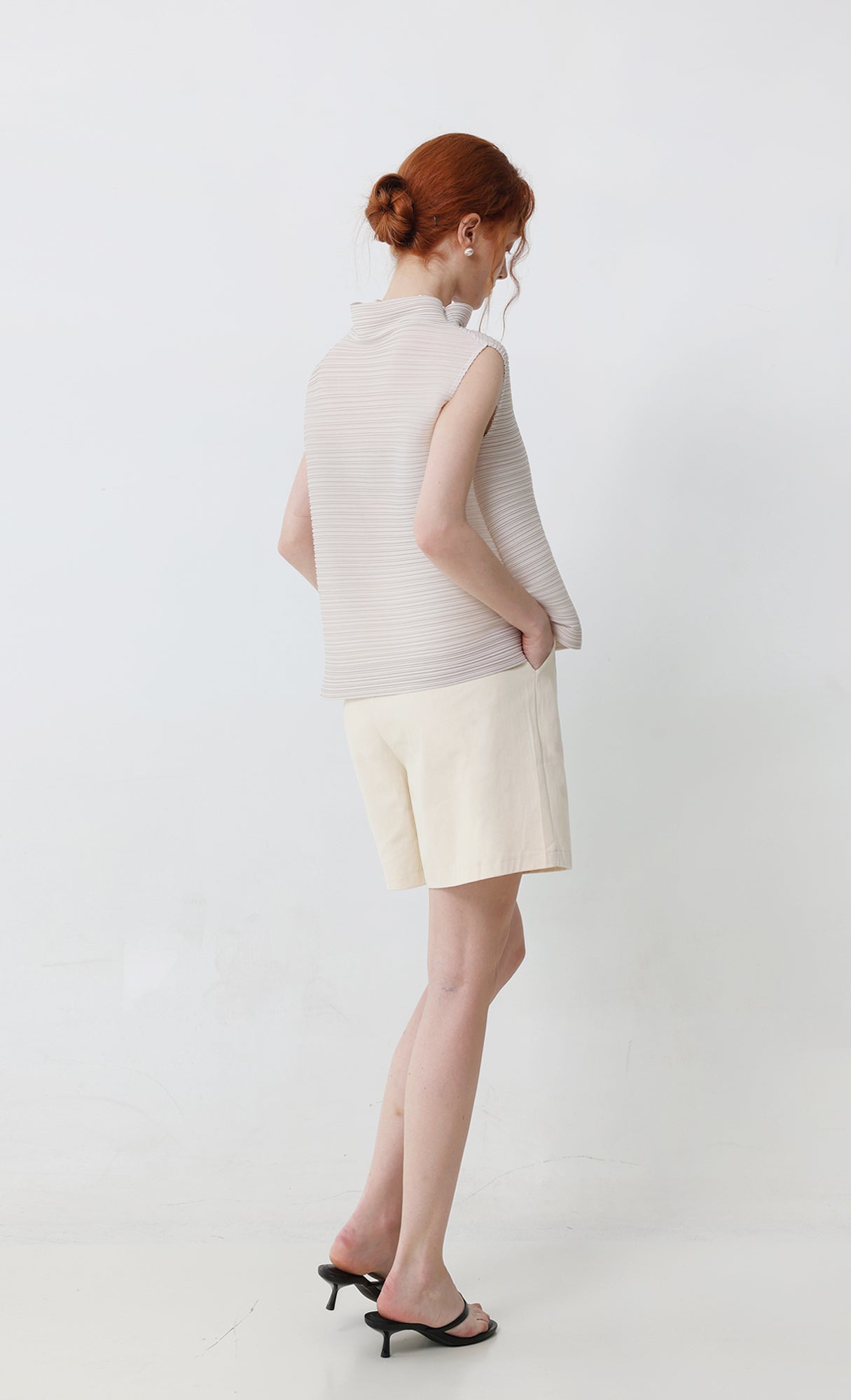 Shor half-neck pleated top_lightbeige