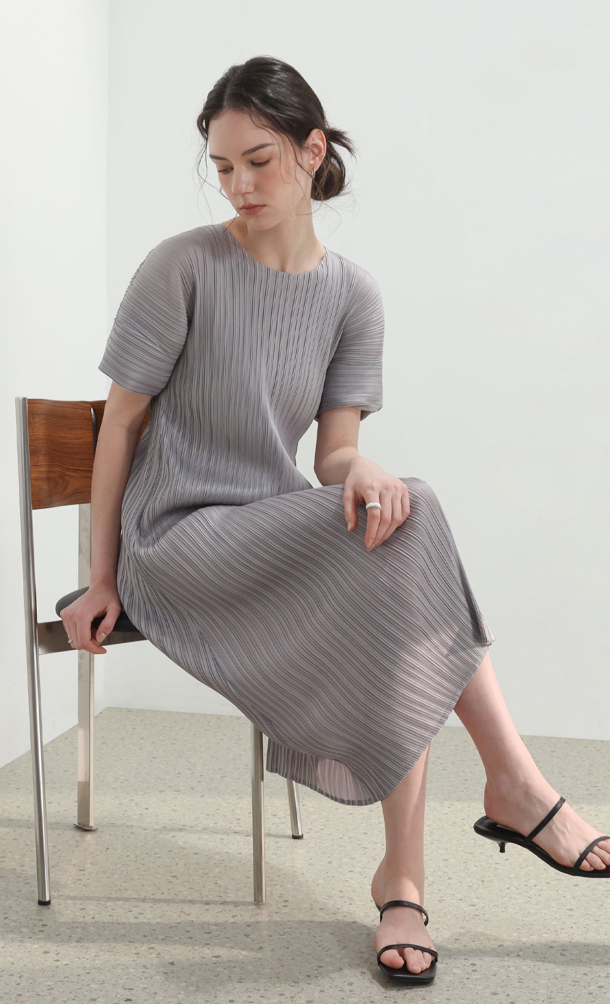 Mira short-sleeve pleated dress_grey