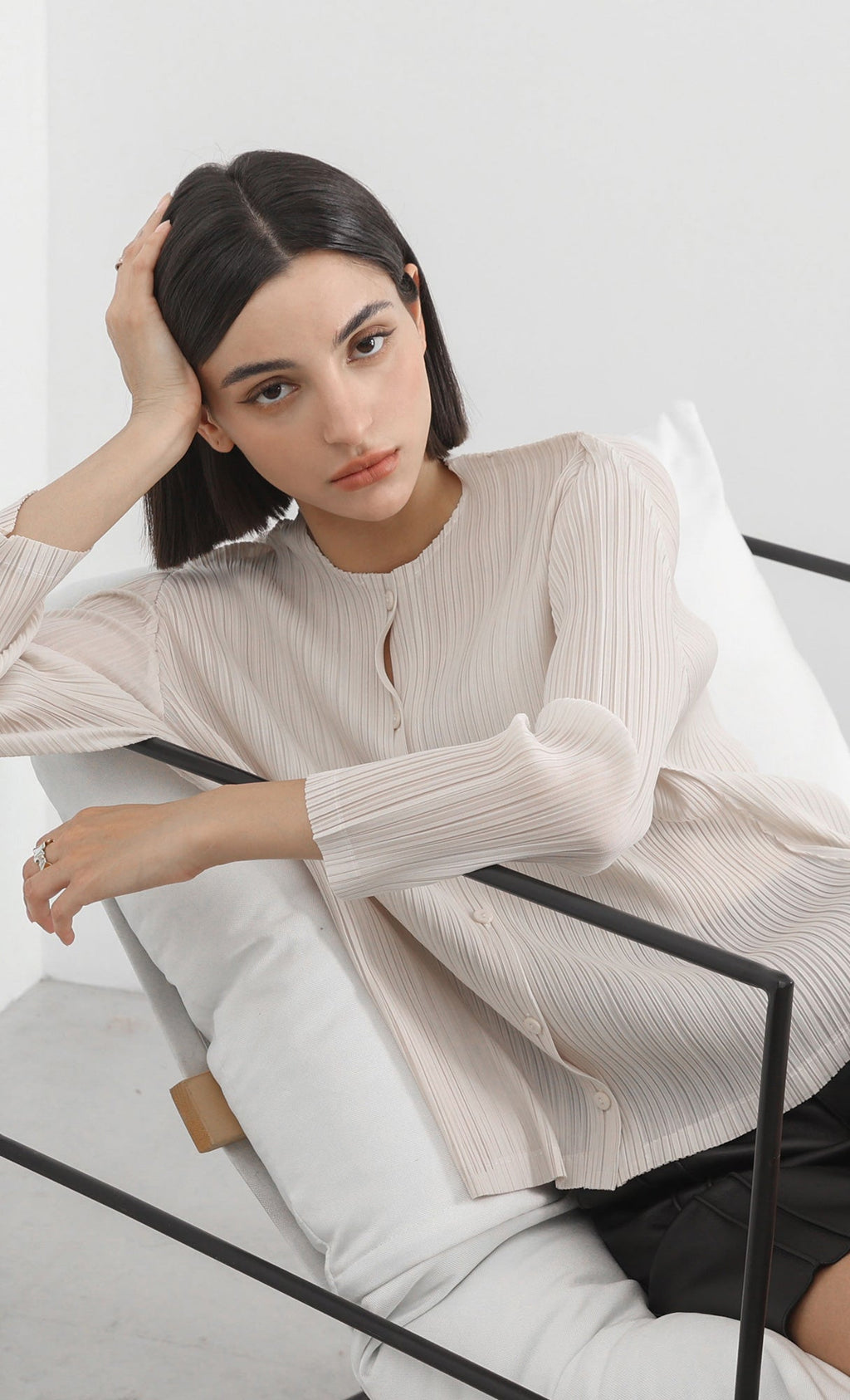 button basic pleated cardigan_beige