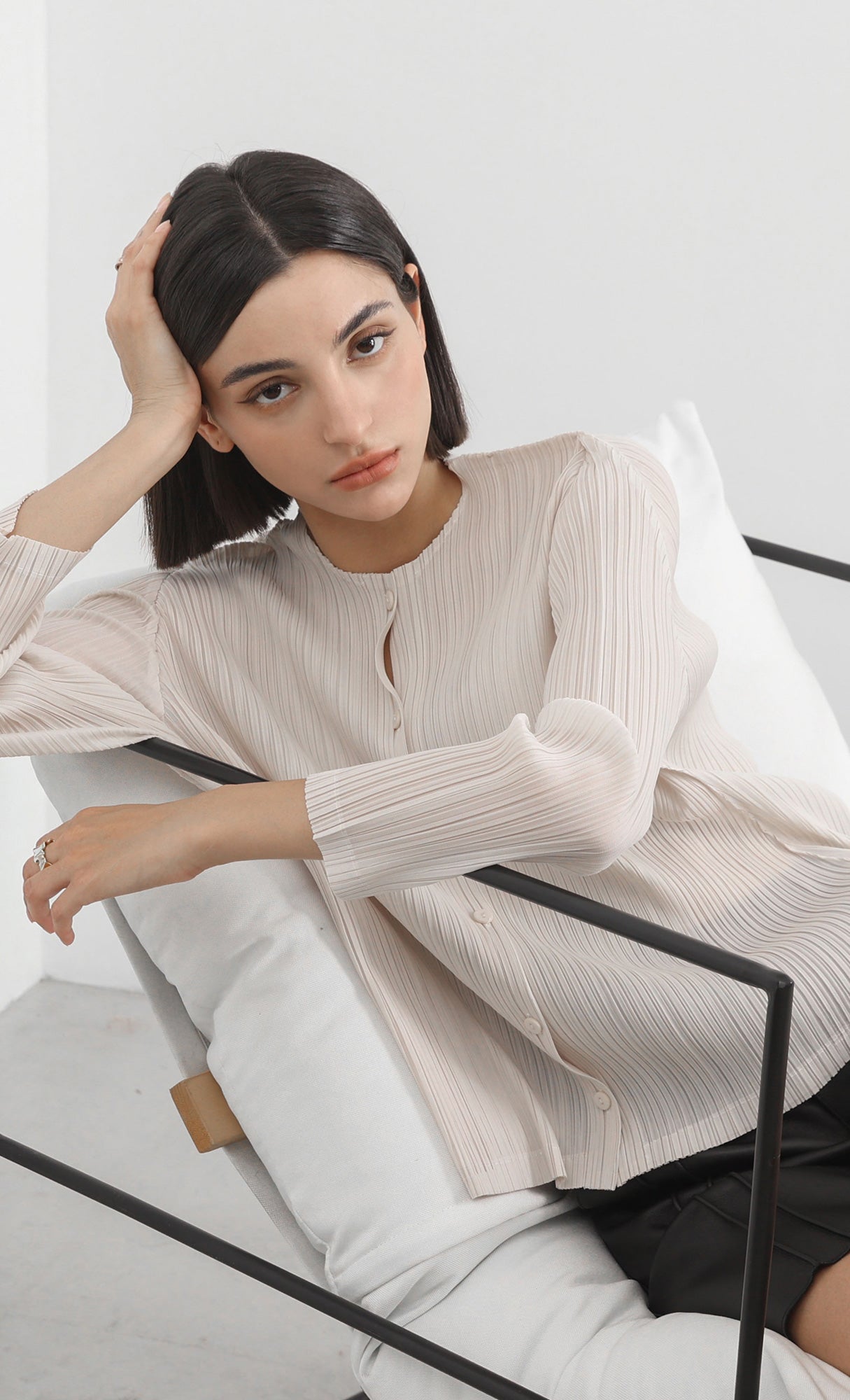 button basic pleated cardigan_beige