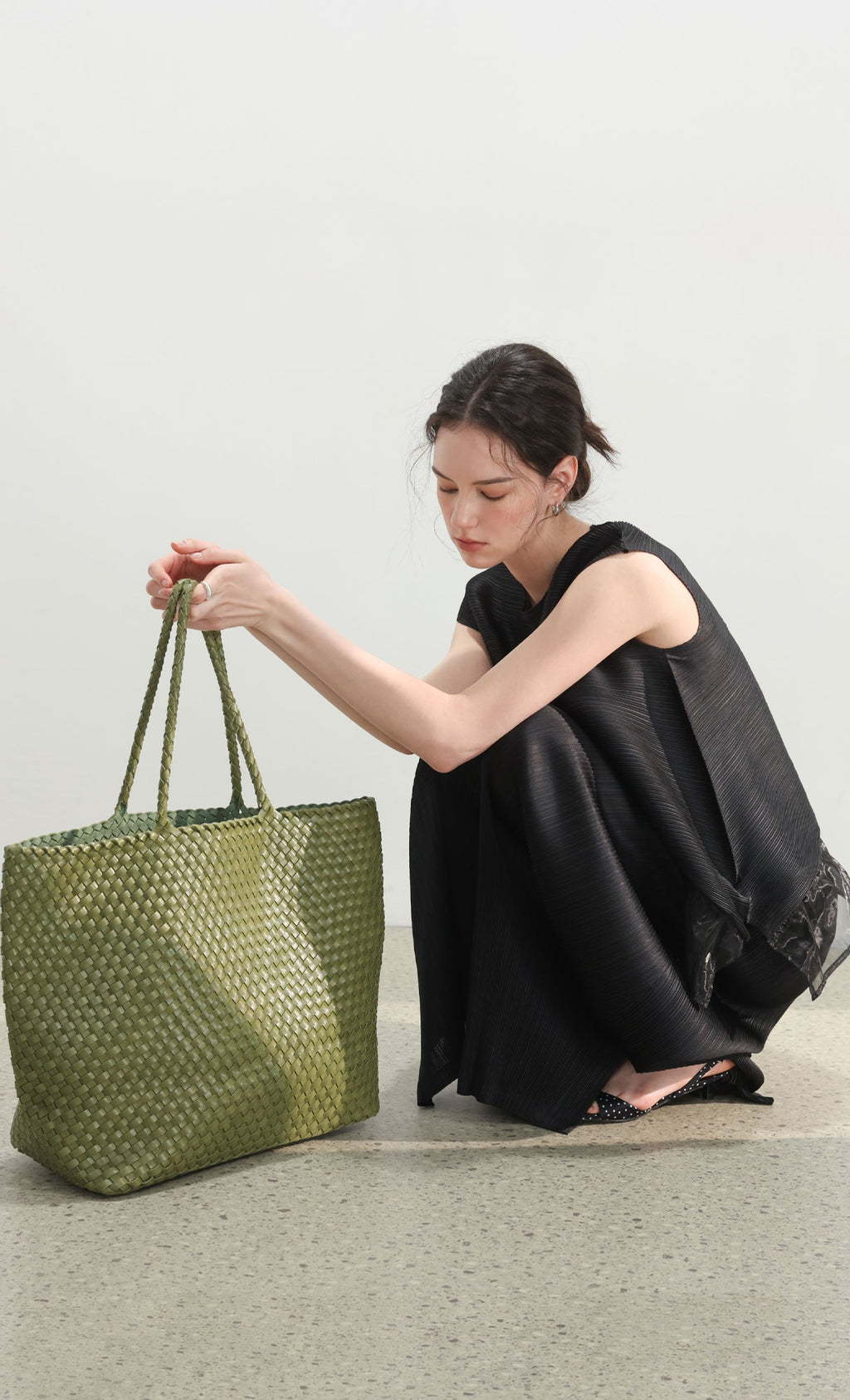 Dren sleeveless pleated top_black