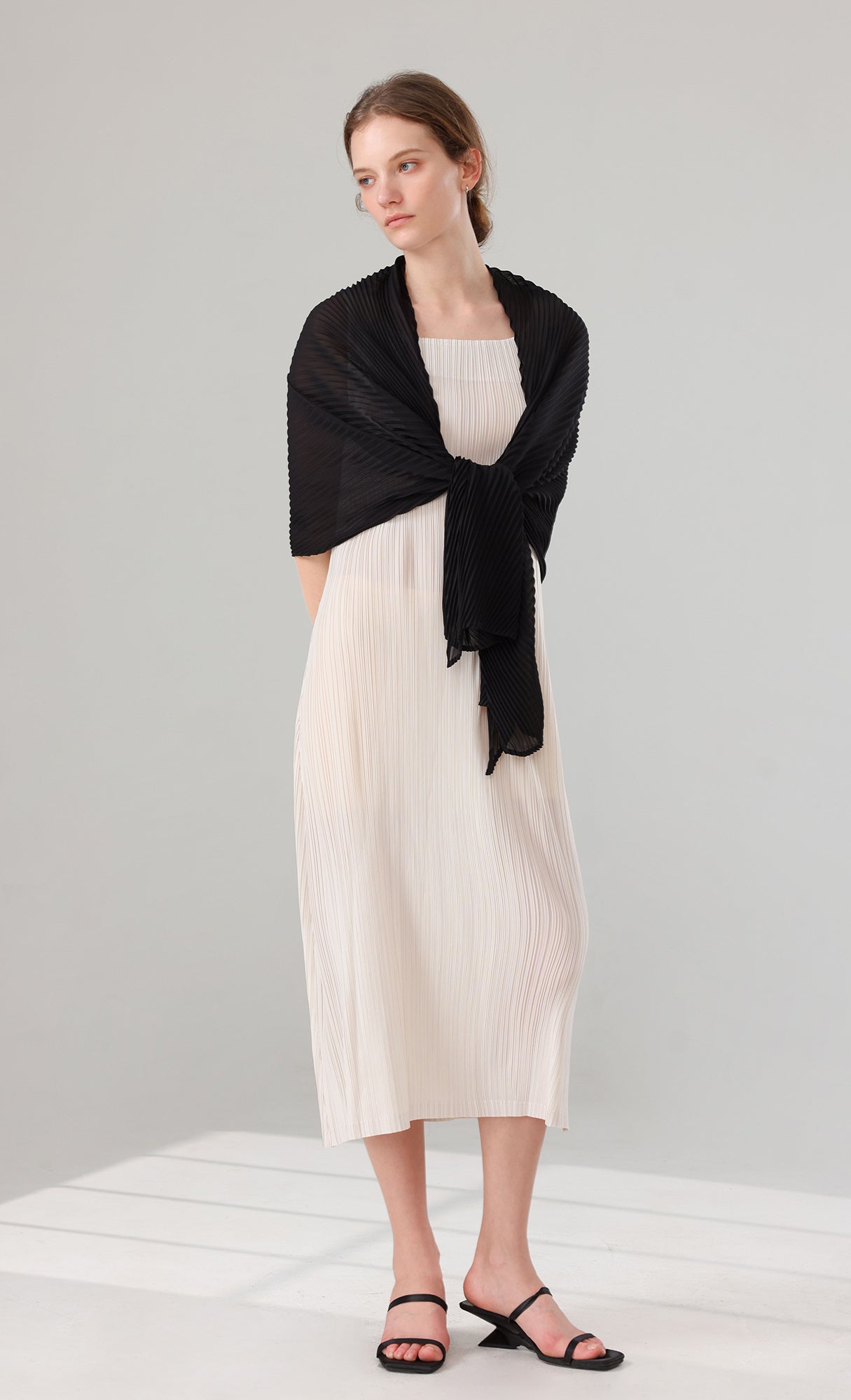 Tois Sleeveless Pleated Dress_ivory