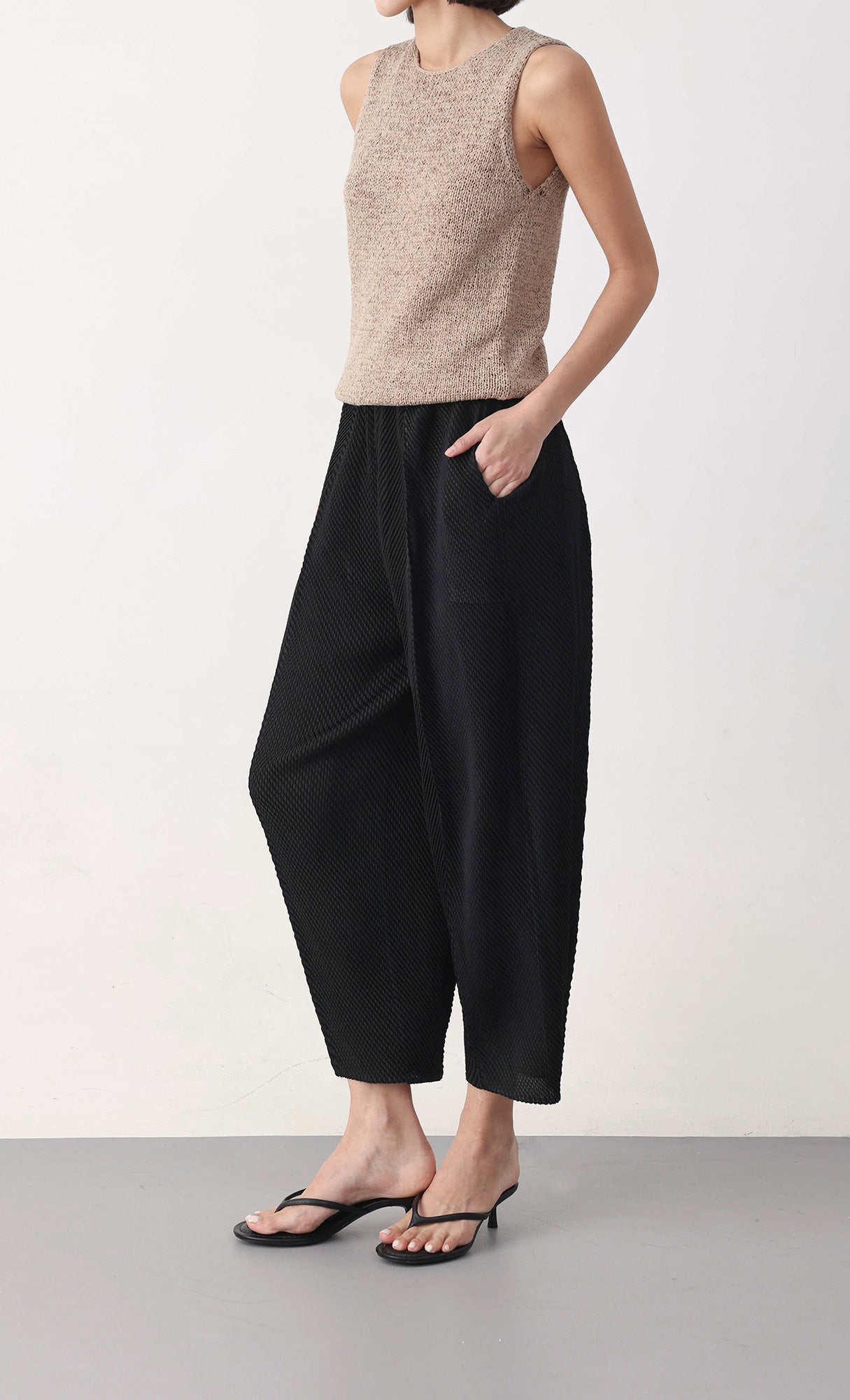 Circular pleated pants_black