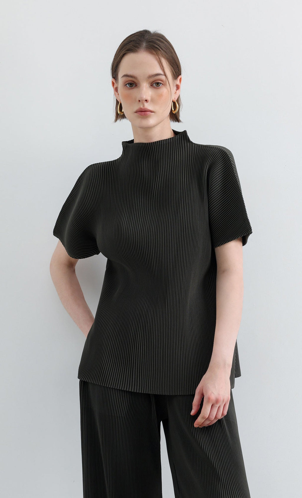 Essential Pleated Half-Neck Top_Khaki