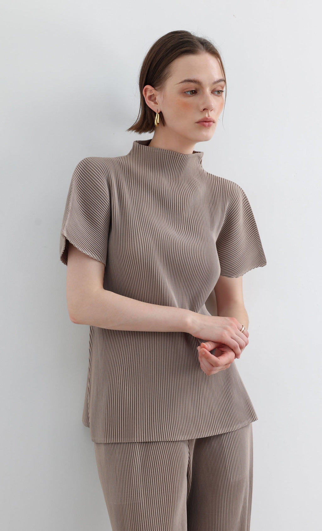 Essential Pleated Half-Neck Top_Beige