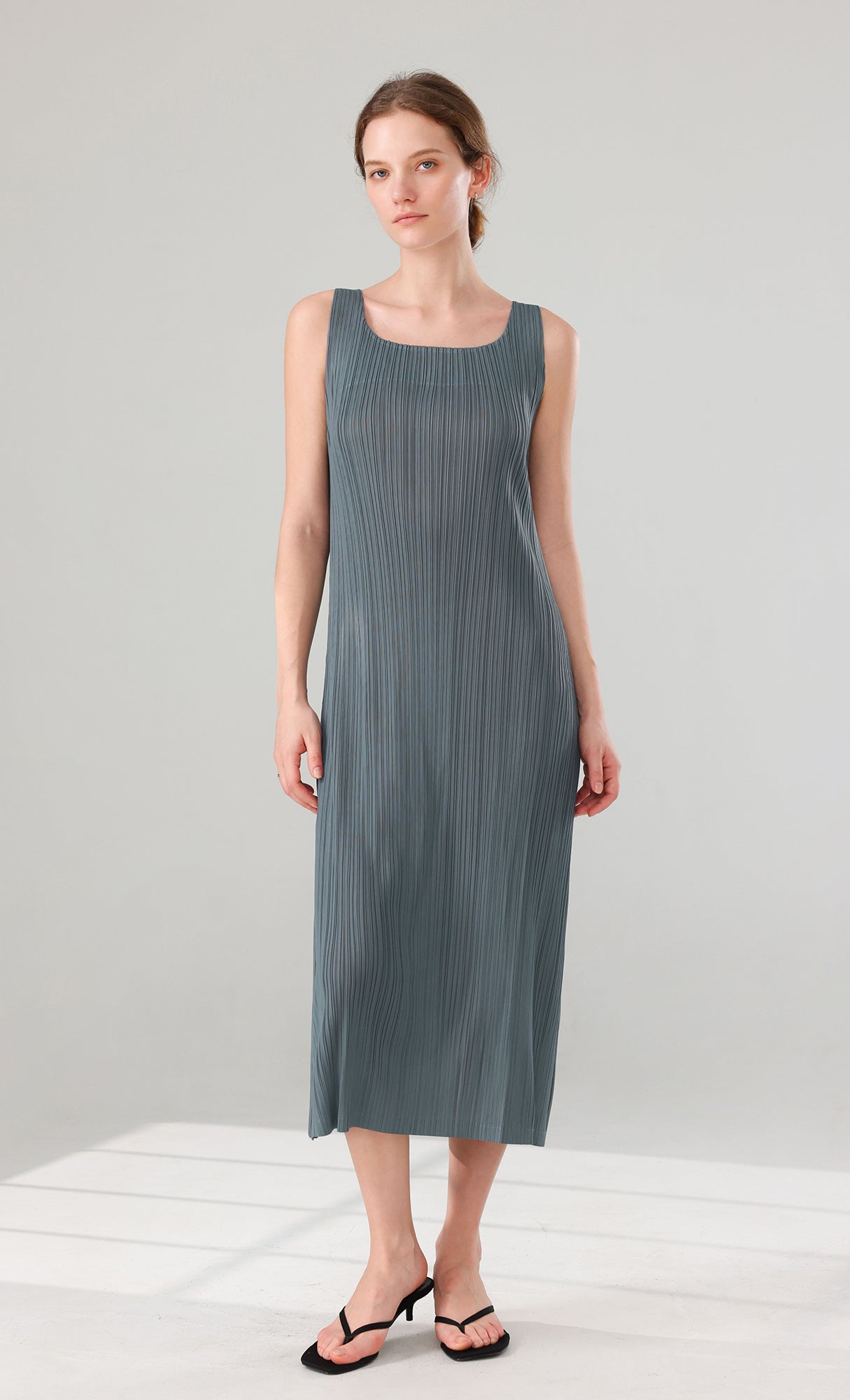 Tois Sleeveless Pleated Dress_charcoal