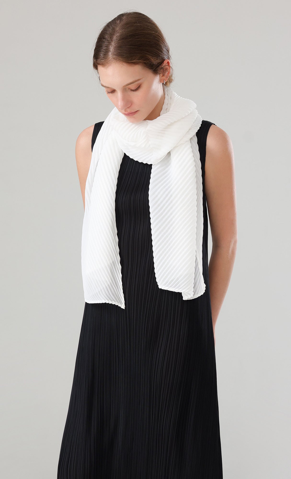 Tois Sleeveless Pleated Dress_black