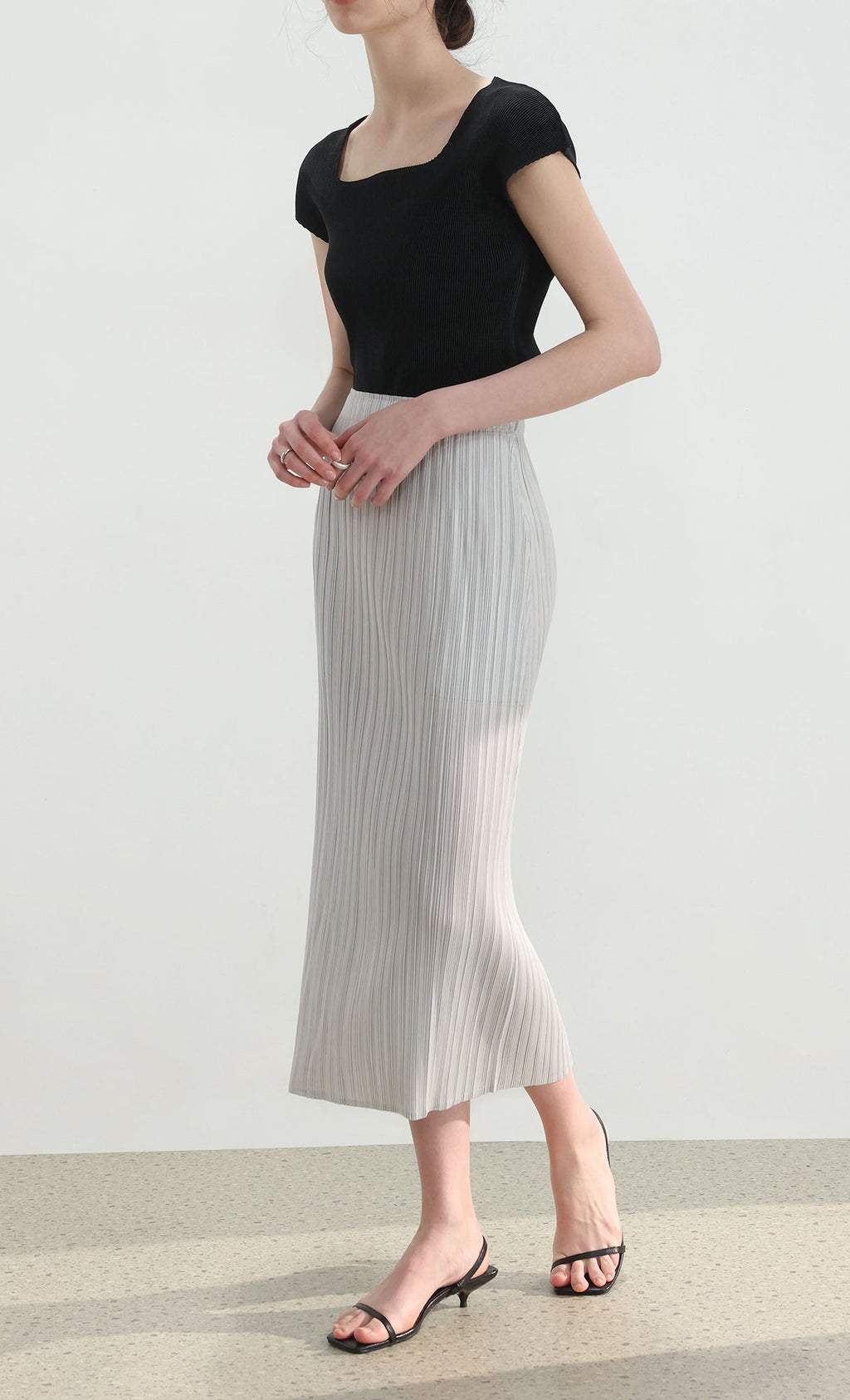Nora pleated cap-sleeve top_black