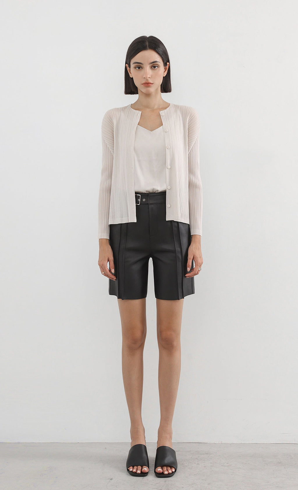 button basic pleated cardigan_beige