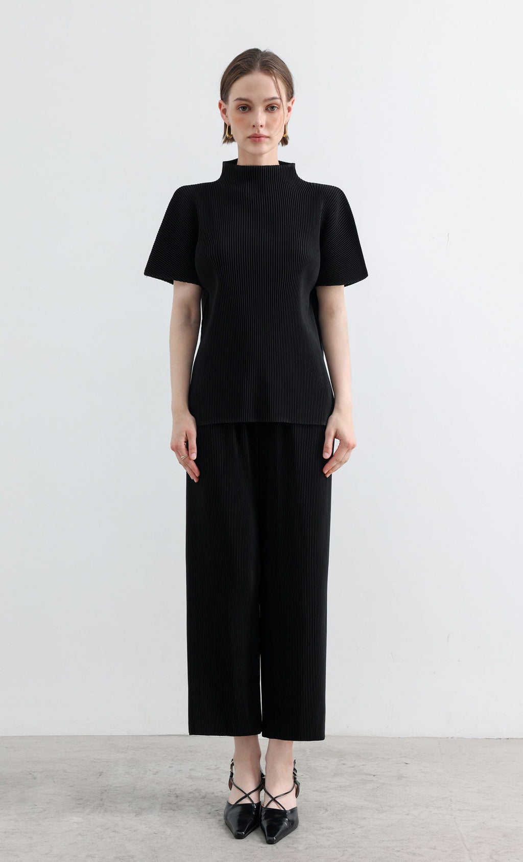 Essential Pleated Half-Neck Top_Black