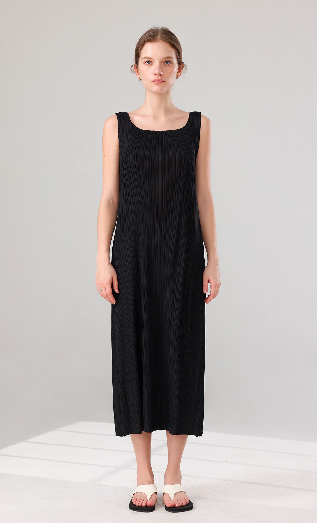 Tois Sleeveless Pleated Dress_black