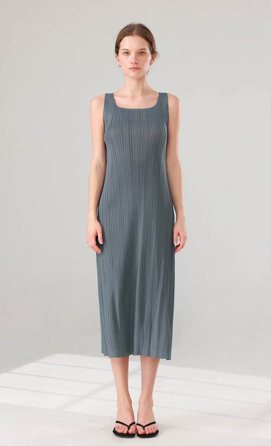 Tois Sleeveless Pleated Dress_charcoal