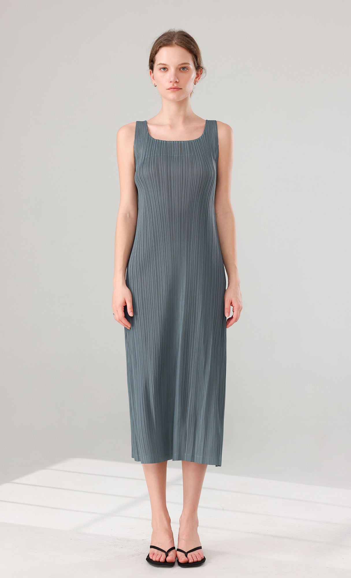 Tois Sleeveless Pleated Dress_charcoal