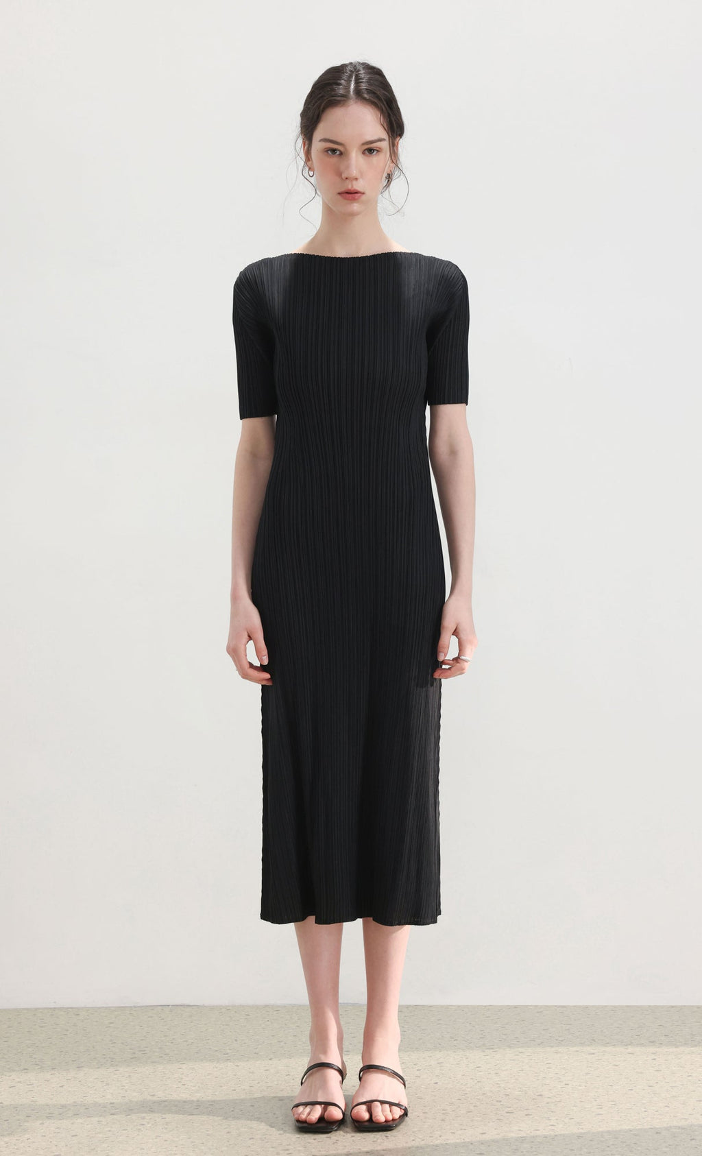 Dalia half-sleeve pleated dress_black