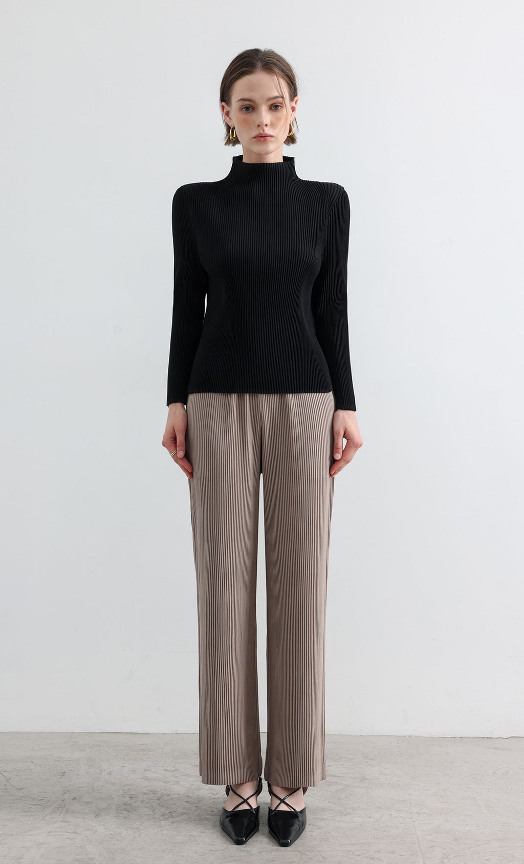 Essential Relaxed Pleated Half-Neck Top_Black