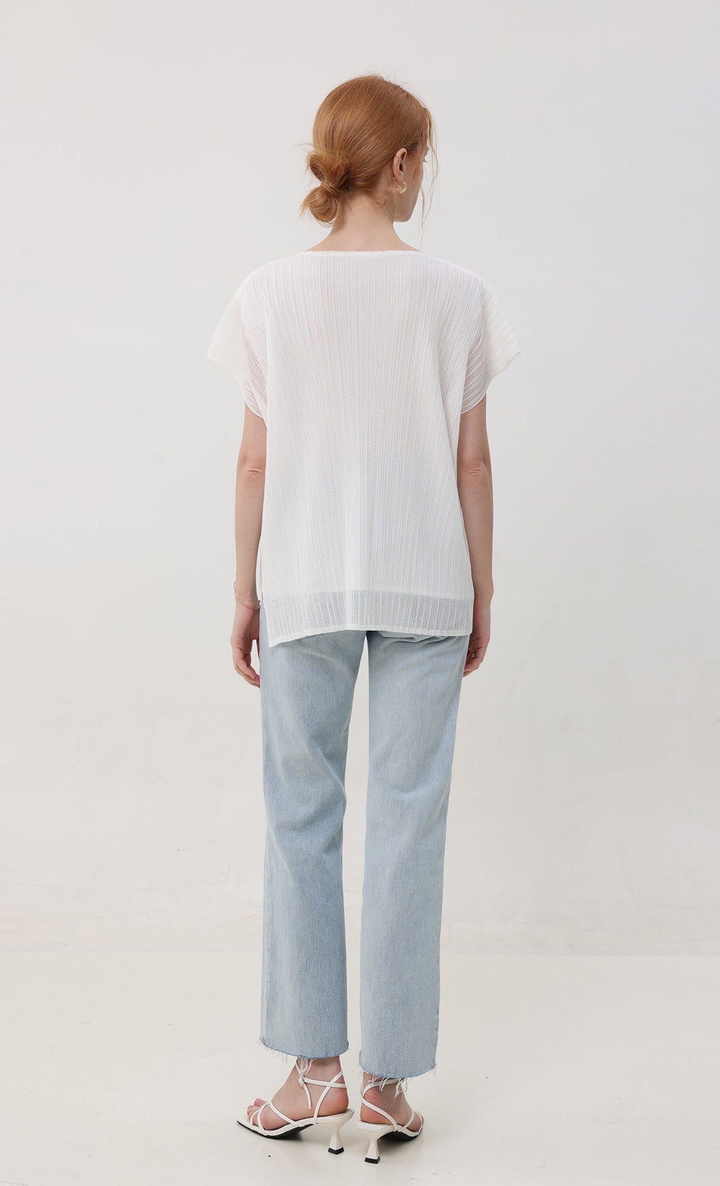 Airy pleated sleeveless top_ivory