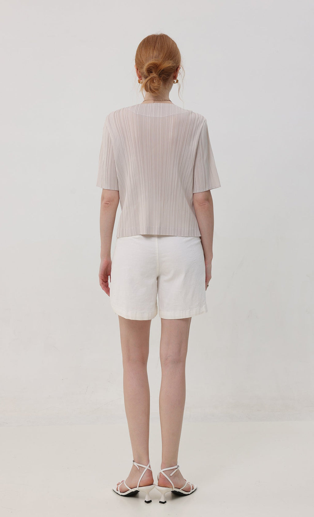 Button pleated short-sleeve top_lightbeige