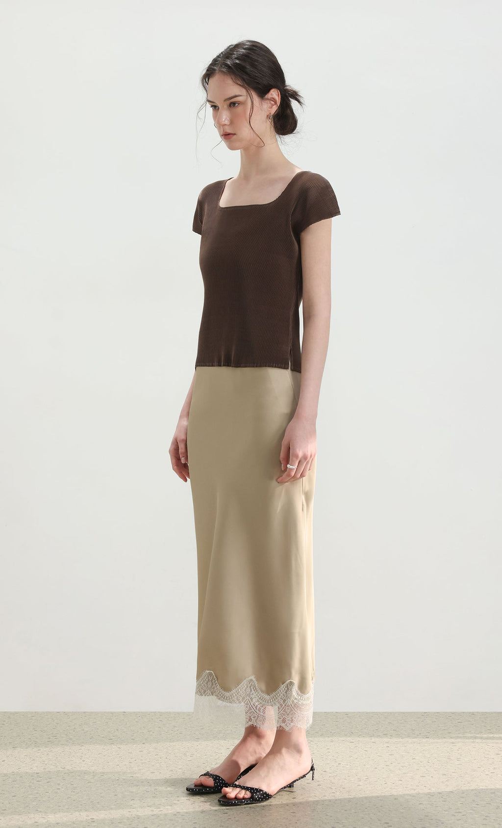 Nora pleated cap-sleeve top_brown