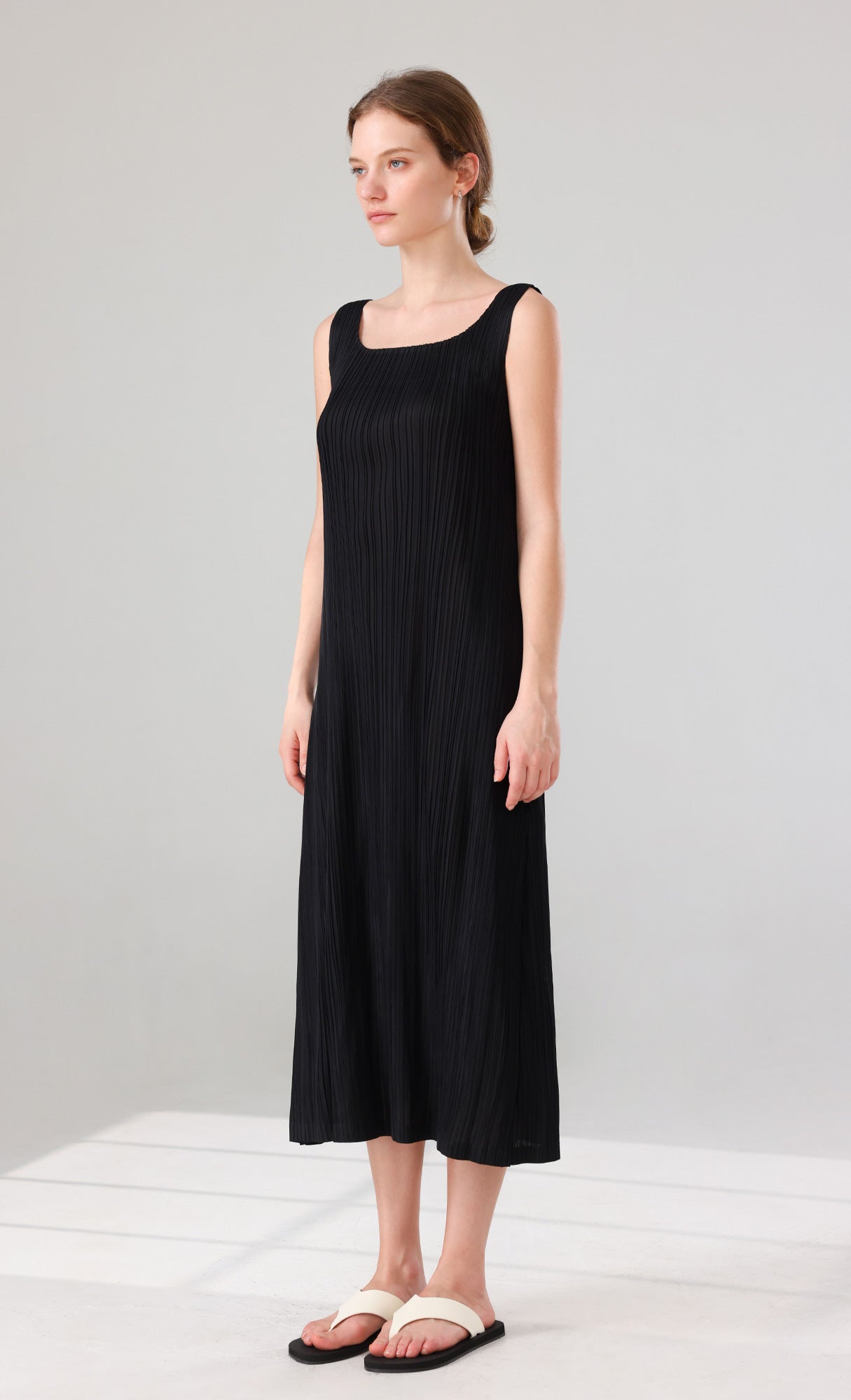 Tois Sleeveless Pleated Dress_black