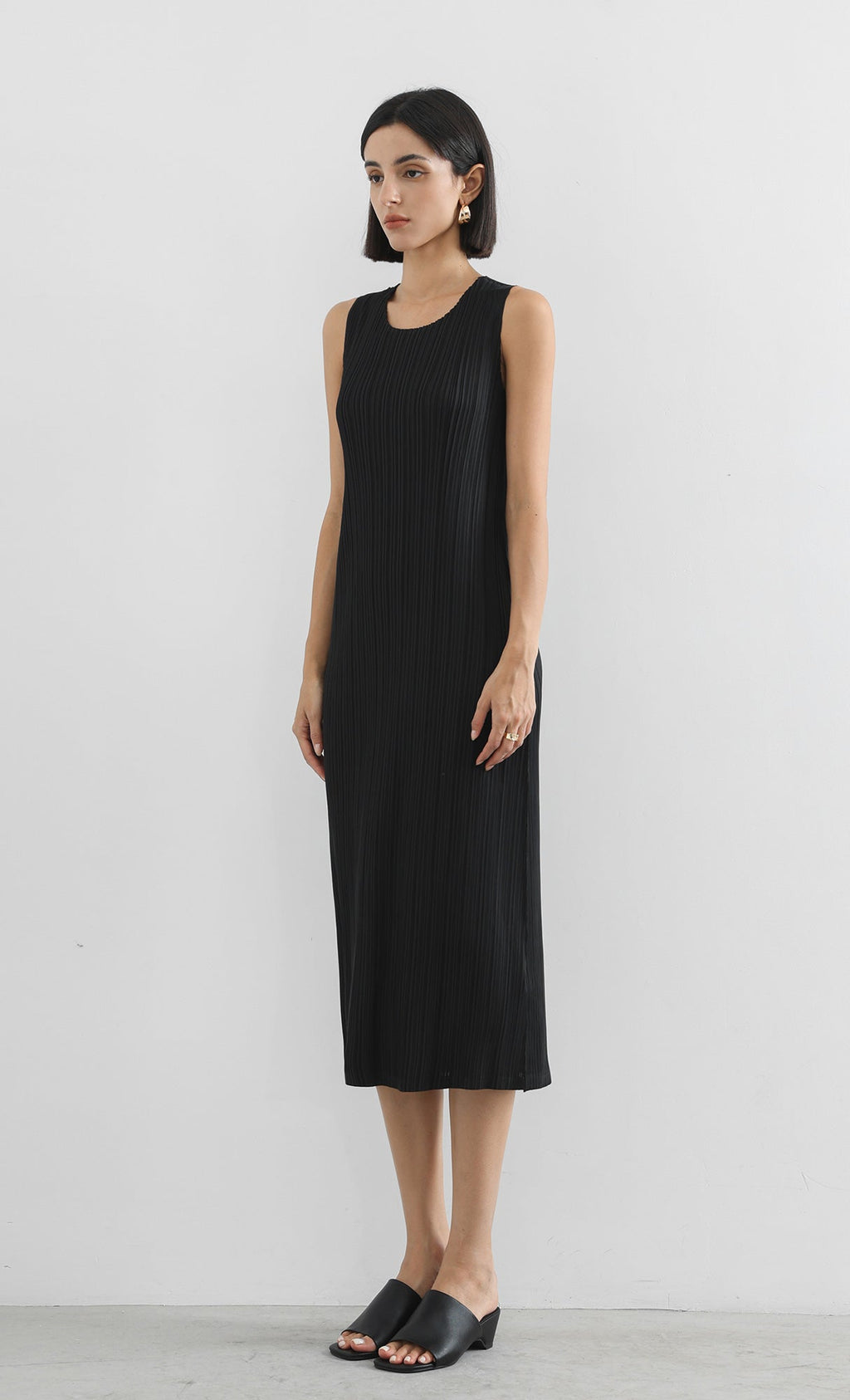 modi pleated sleeveless dress_black
