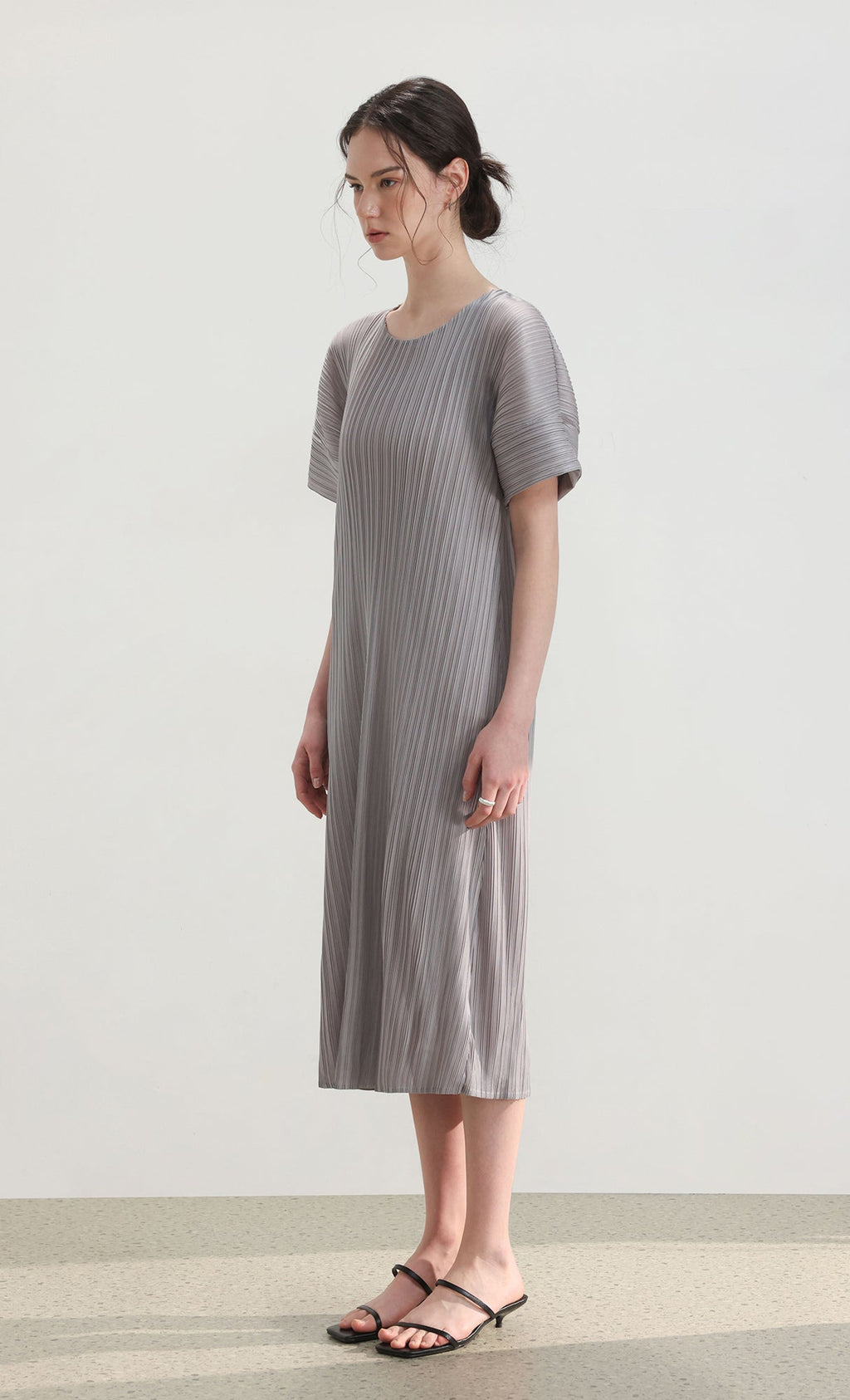 Mira short-sleeve pleated dress_grey